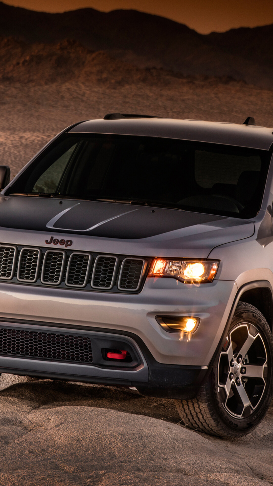 Jeep Grand Cherokee: Trailhawk, A rugged, off-road oriented trim level for four Jeep's SUVs. 1080x1920 Full HD Background.