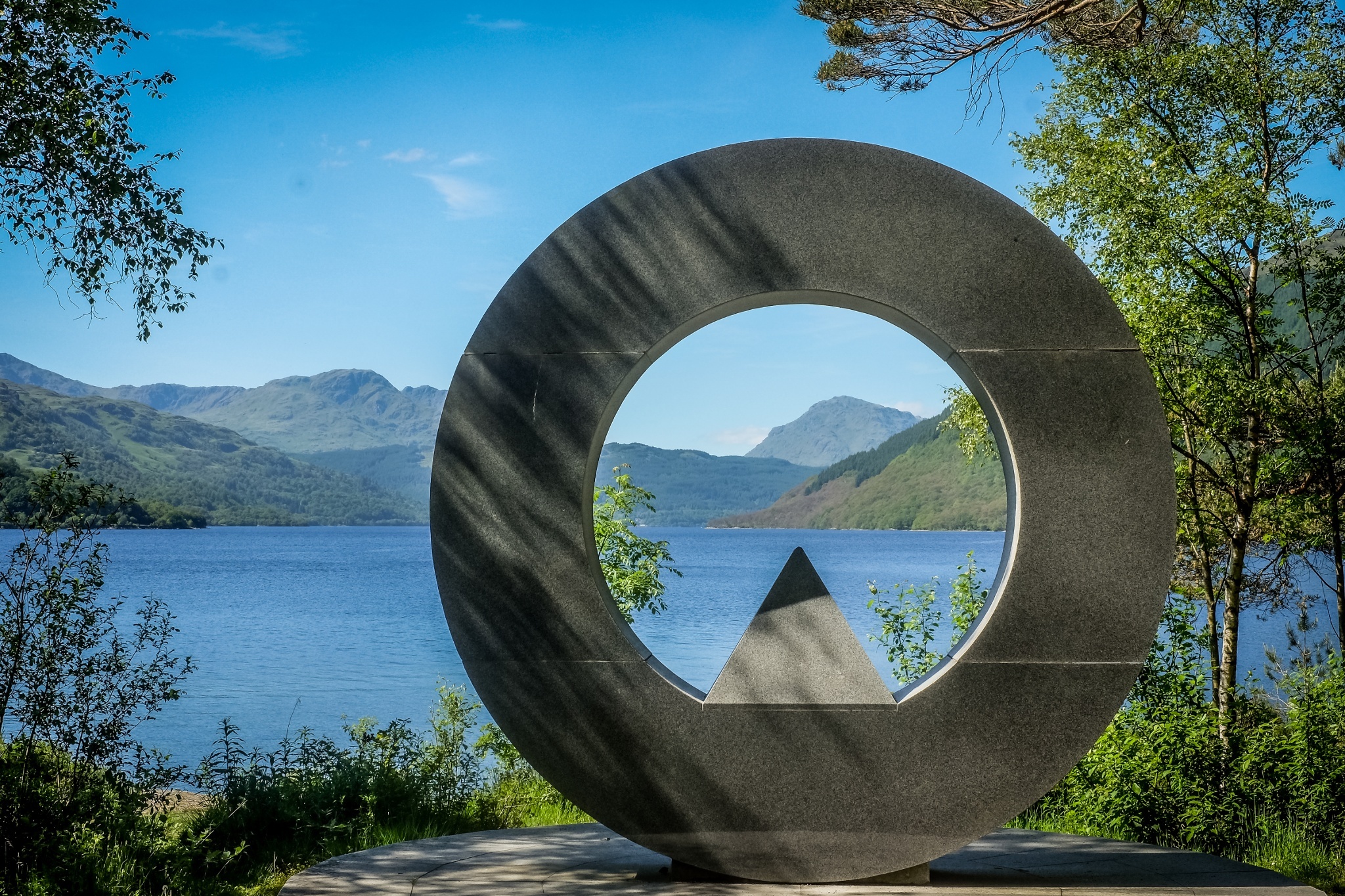 Loch Lomond, National park, Sculpture monument, Memorial, 2050x1370 HD Desktop
