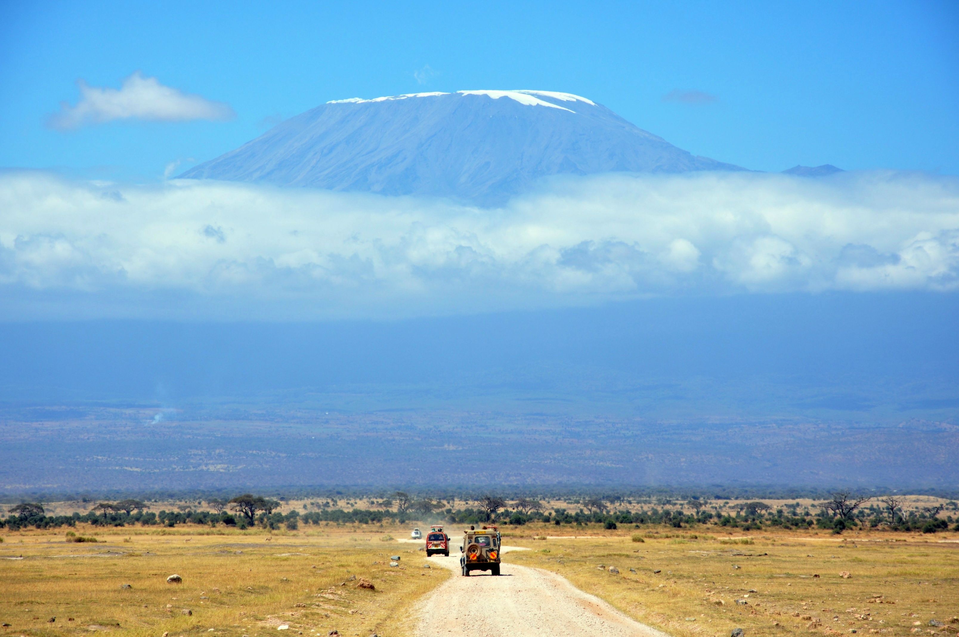 Mount Kilimanjaro, Day trip, Perfect safaris, African adventure, 3220x2140 HD Desktop