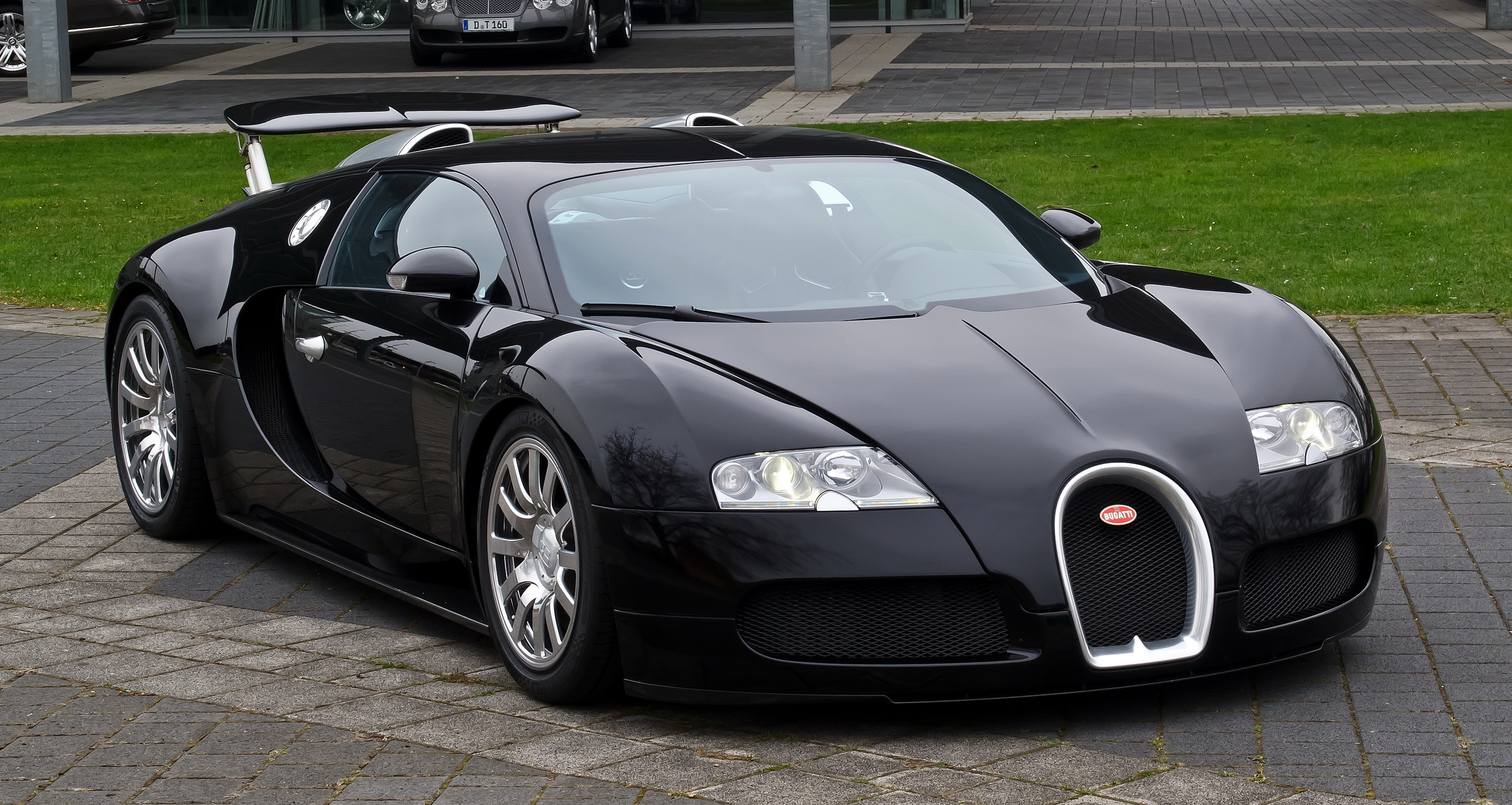 Bugatti Veyron, Sleek and powerful, Black beauty, Front view, 2980x1590 HD Desktop