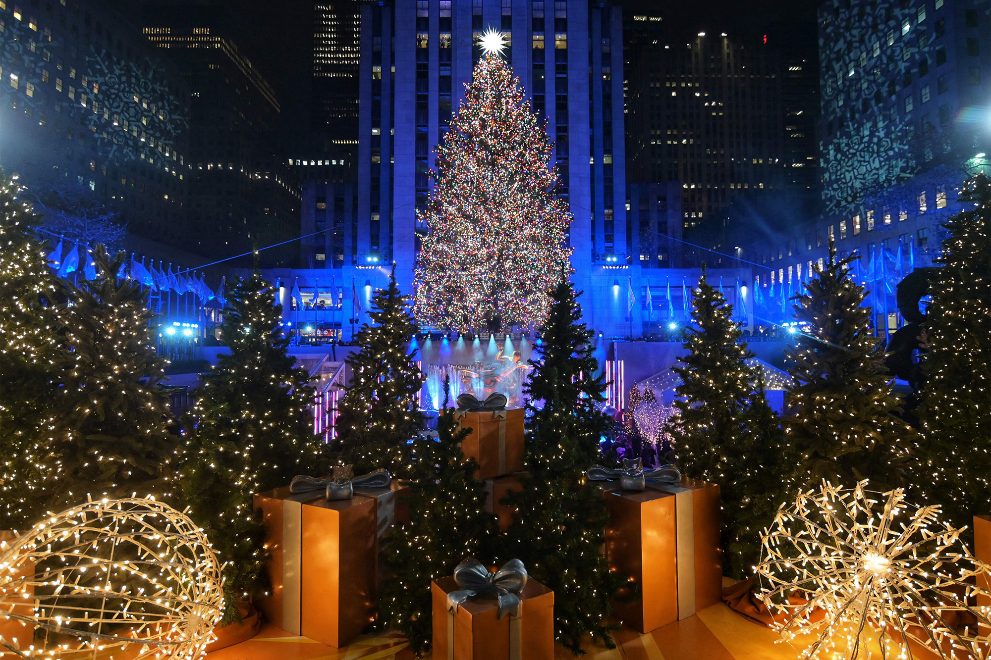 New York Christmas: A recognizable city landmark, Iconic holiday decorations, Midtown Manhattan. 2000x1340 HD Background.