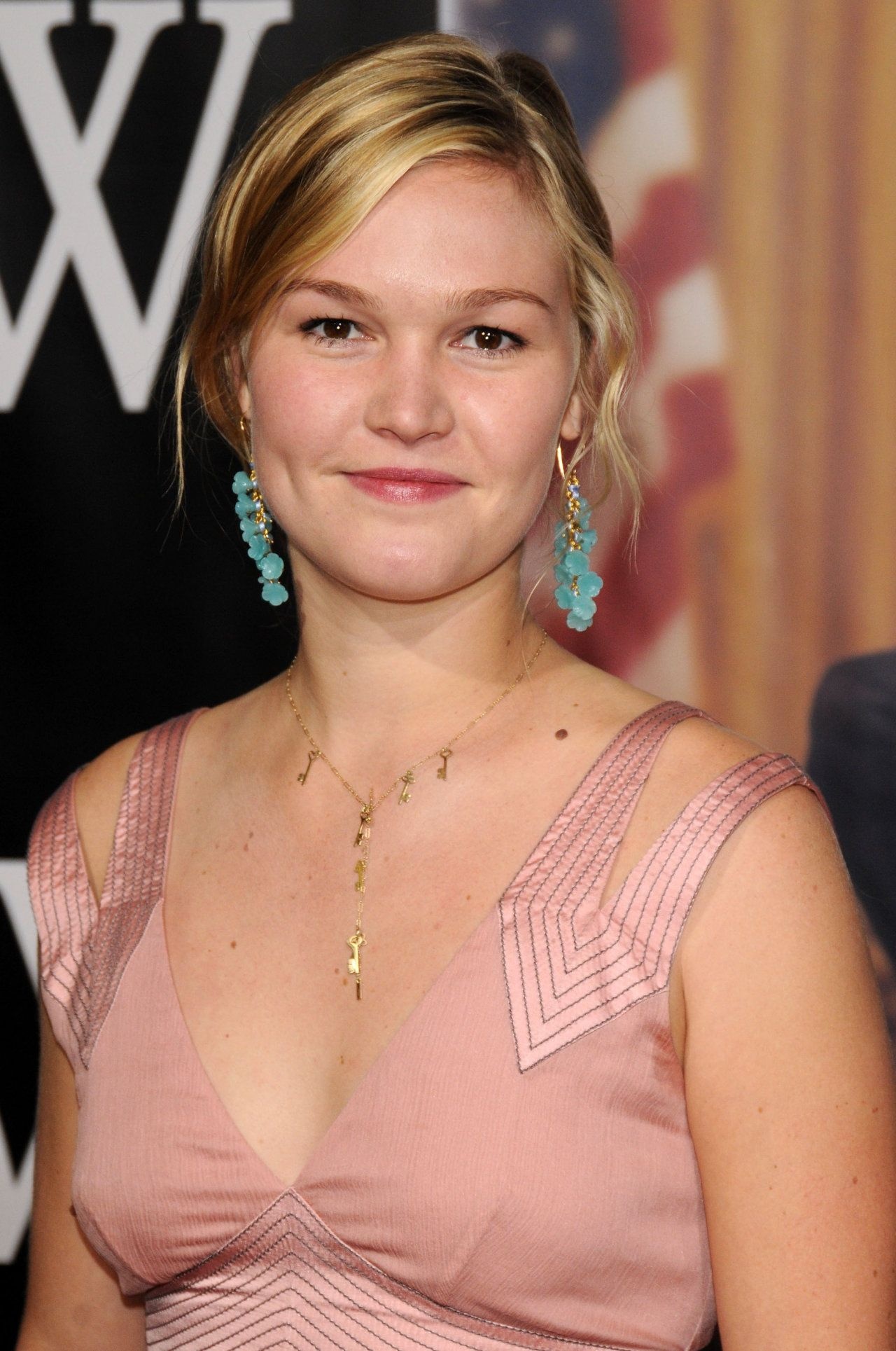 Julia Stiles wallpapers, Top rated, Photo gallery, Celebrity recognition, 1280x1930 HD Phone