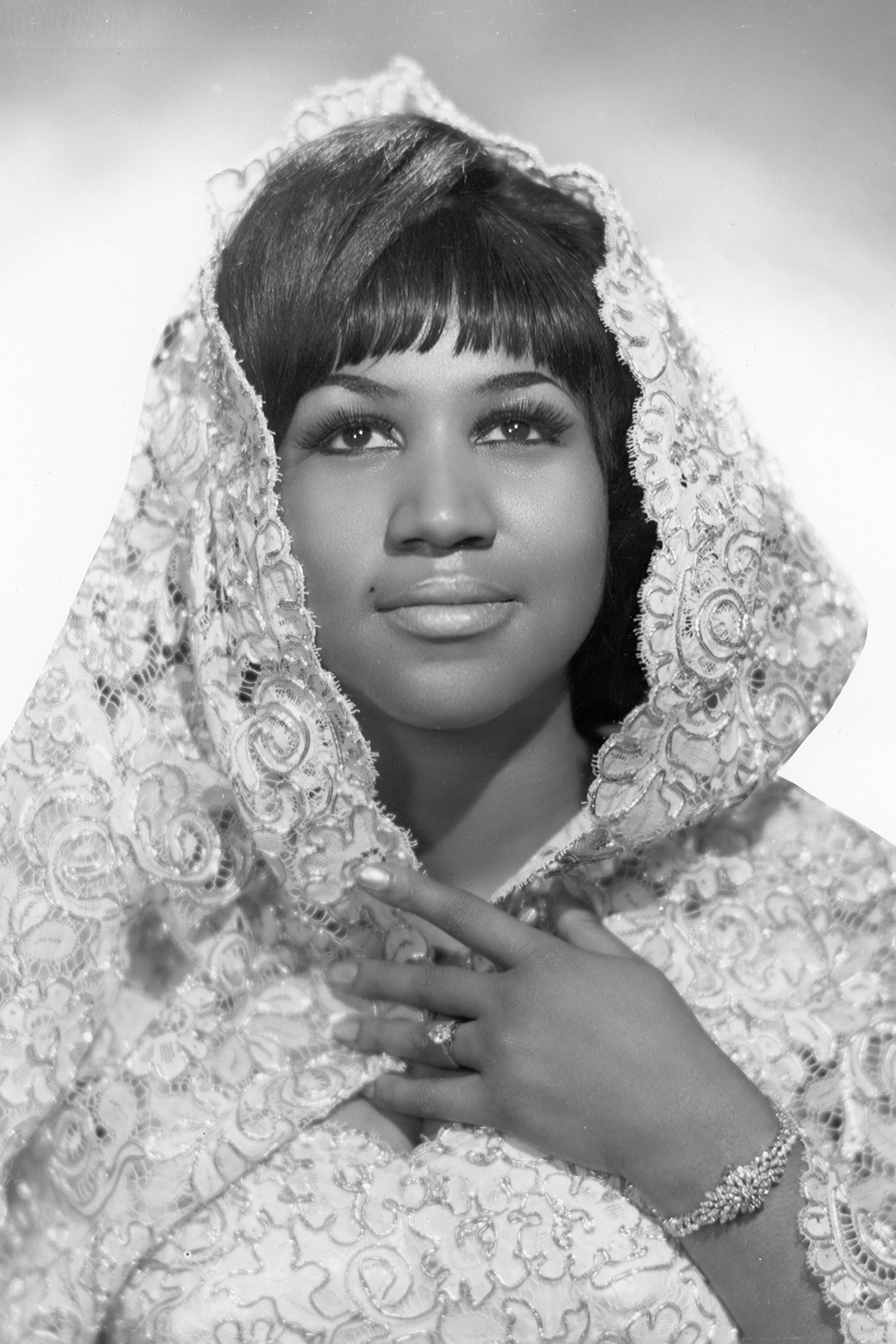 Aretha Franklin, Iconic singer, Timeless songs, Unforgettable presence, 2000x3000 HD Handy