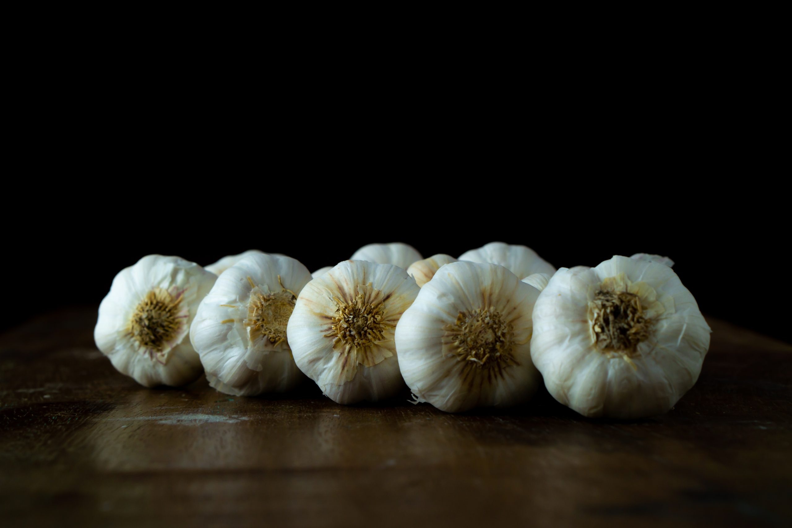 Bunch of garlic bulbs, Rustic table setting, Nature-inspired image, Organic produce, 2560x1710 HD Desktop