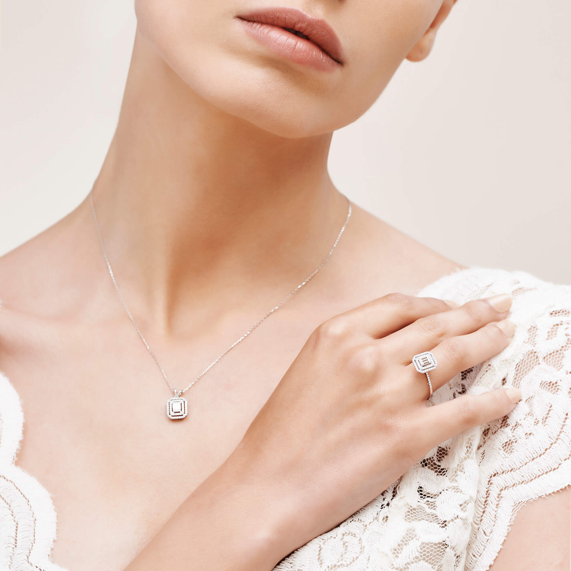 Baguette Diamond Necklace / P718497 - Altnba&#159 2000x2000