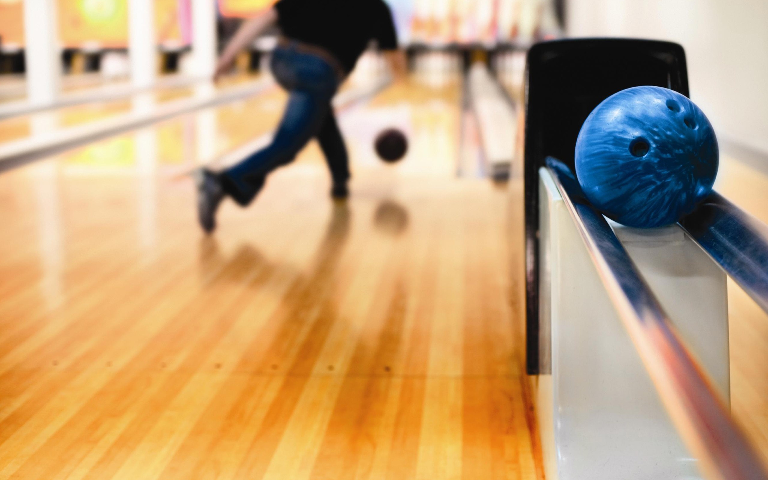 Bowling: Sports, A game in which ball are rolled down a wooden alley at a group of objects. 2560x1600 HD Background.