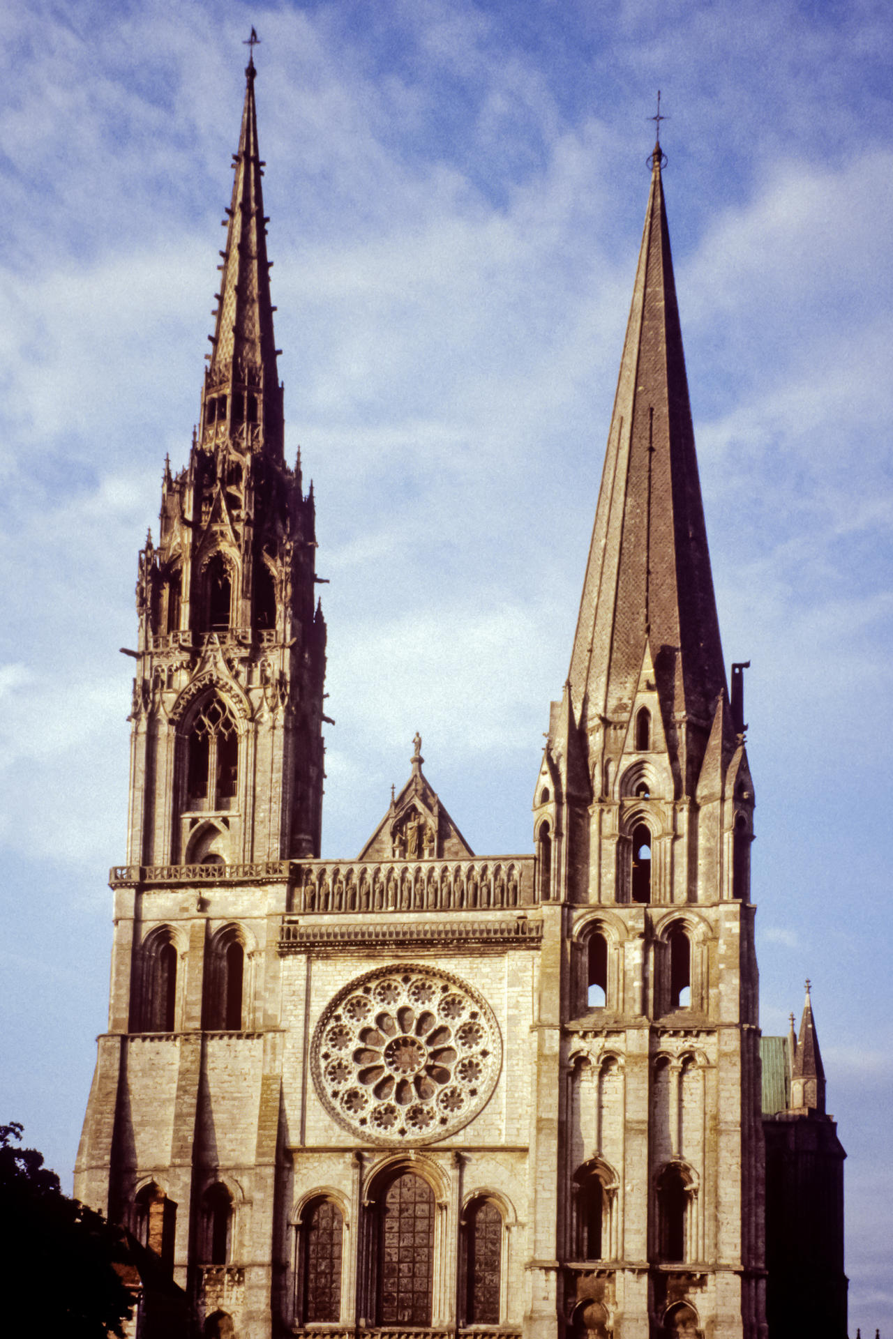 Chartres Cathedral, Chartres raingod, Cathedral, 1280x1920 HD Phone