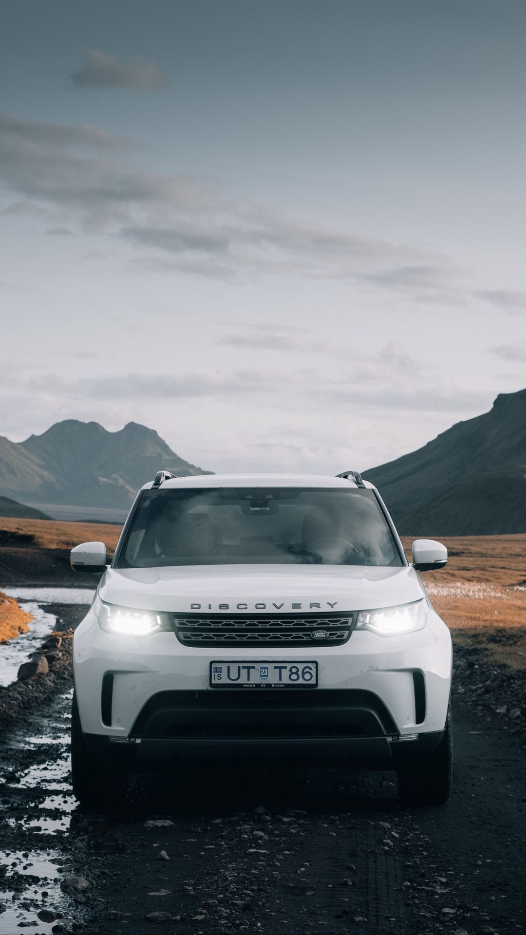 Land Rover Discovery, Captivating 4K HD wallpapers, Adventure at your fingertips, 1080x1920 Full HD Handy