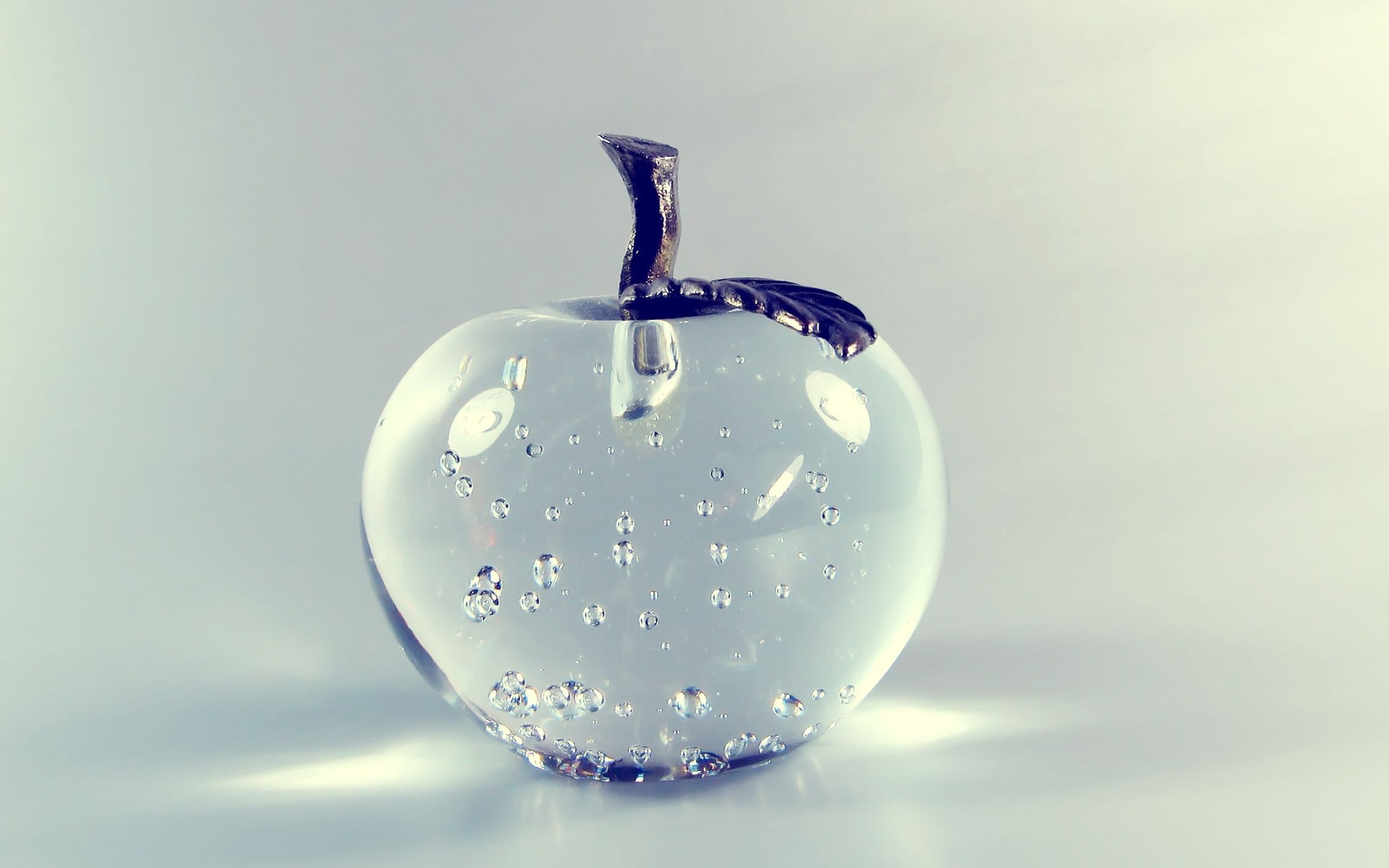 Glass: An artificial apple, An inorganic solid material that is transparent or translucent. 2560x1600 HD Background.