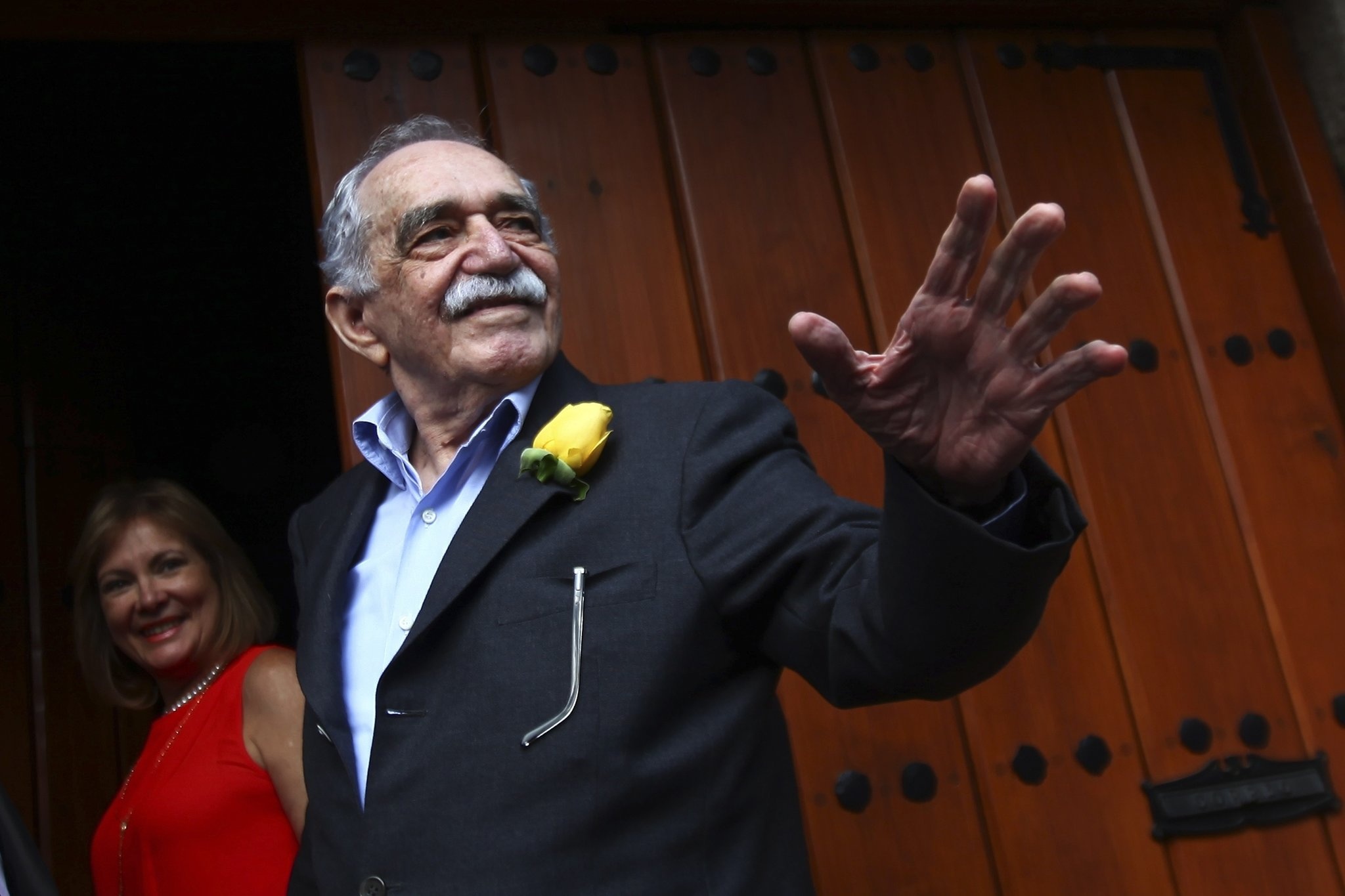 Gabriel Garcia Marquez, Literary legend, Mourning the loss, Marquez, 2050x1370 HD Desktop