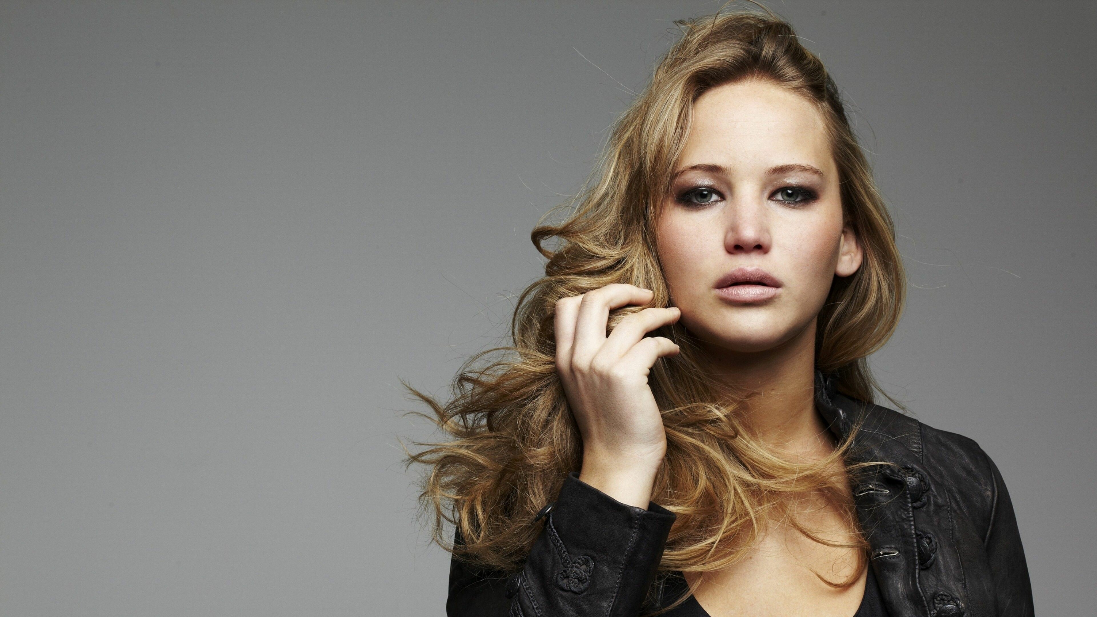 Jennifer Lawrence: Portrayed Lauren Pearson in a sitcom, The Bill Engvall Show. 3840x2160 4K Background.