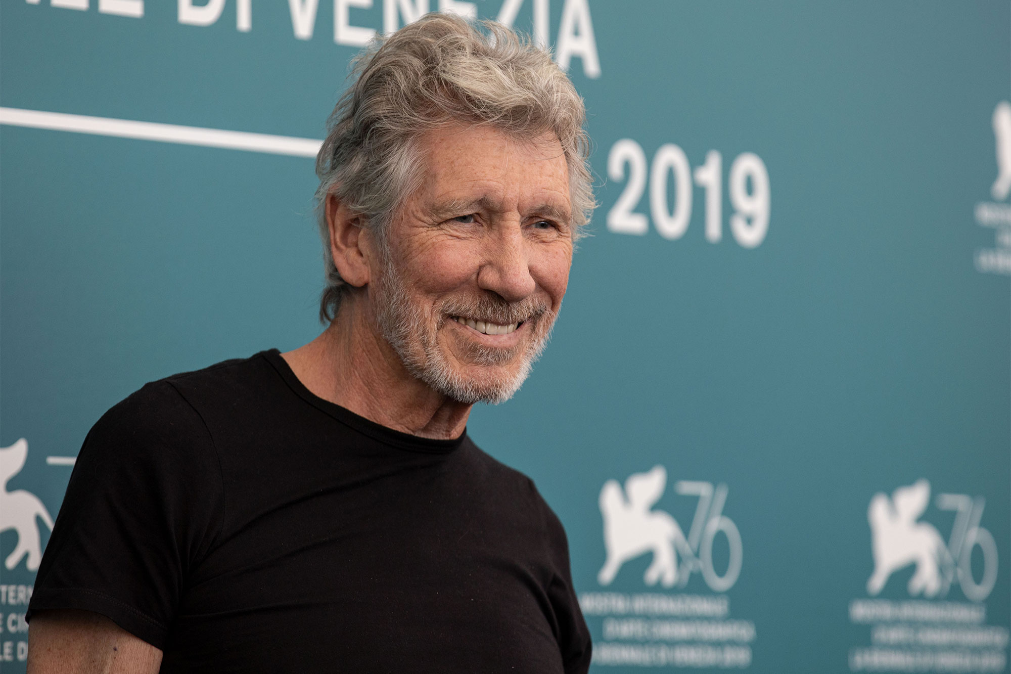 Roger Waters engaged, Age 77, 2000x1340 HD Desktop