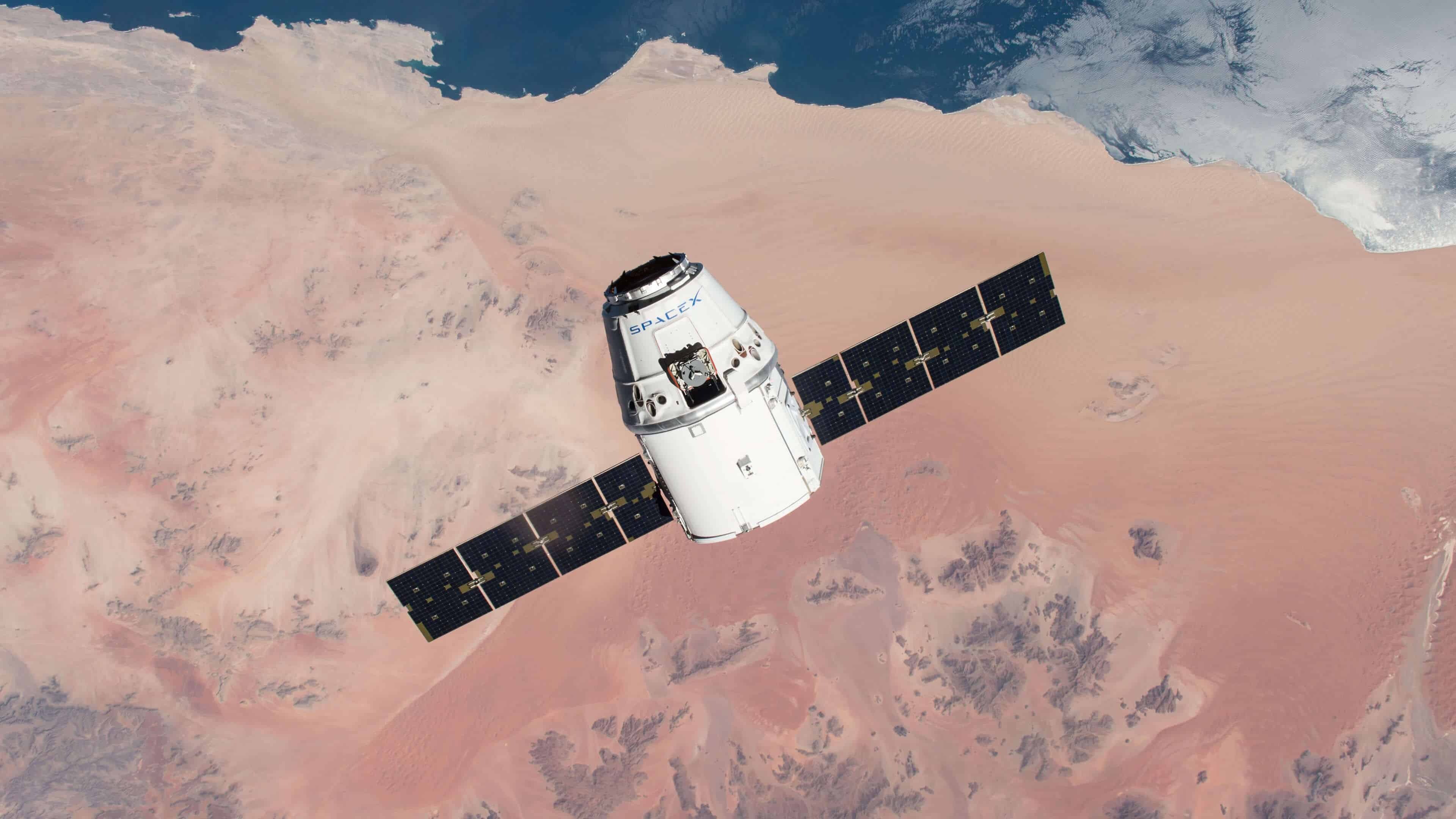 SpaceX: The Dragon spacecraft, capable of carrying up to 7 passengers to and from Earth orbit. 3840x2160 4K Background.