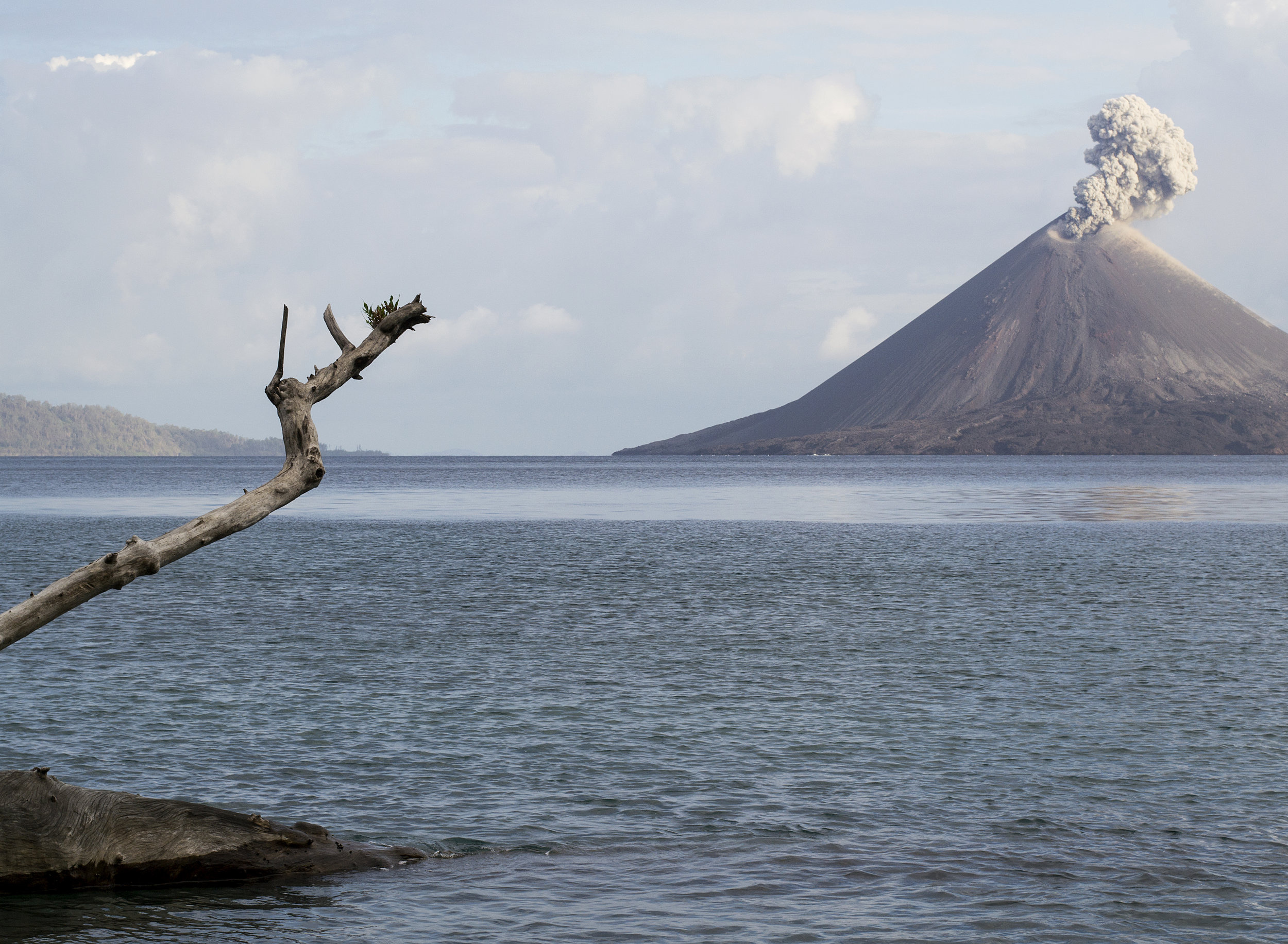 Krakatoa Island, Magnificent scenery, Manon Houston, Indonesia, 2500x1840 HD Desktop