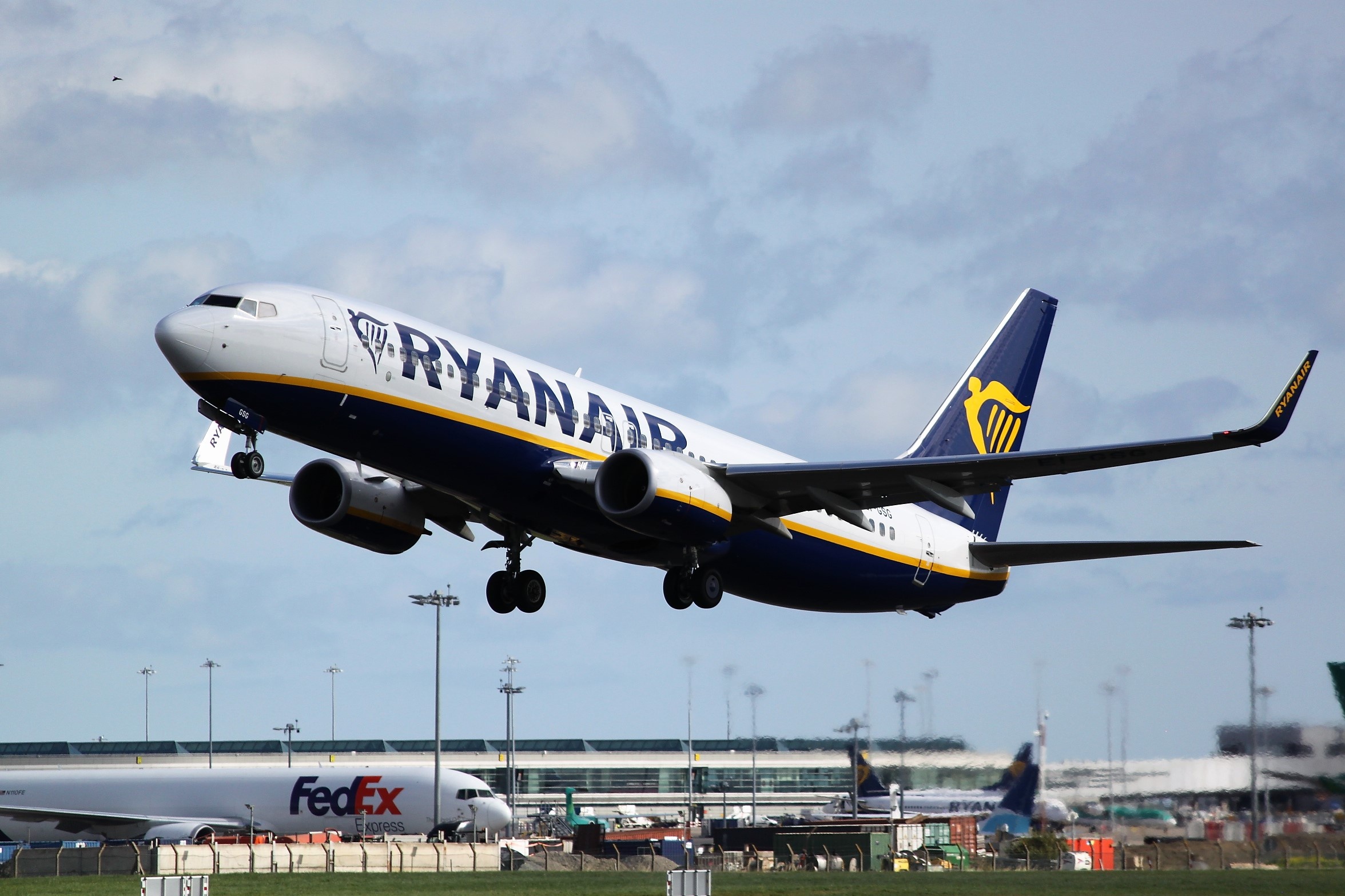 Ryanair, Travels, Special spotting, Infinite Flight Community, 2360x1570 HD Desktop