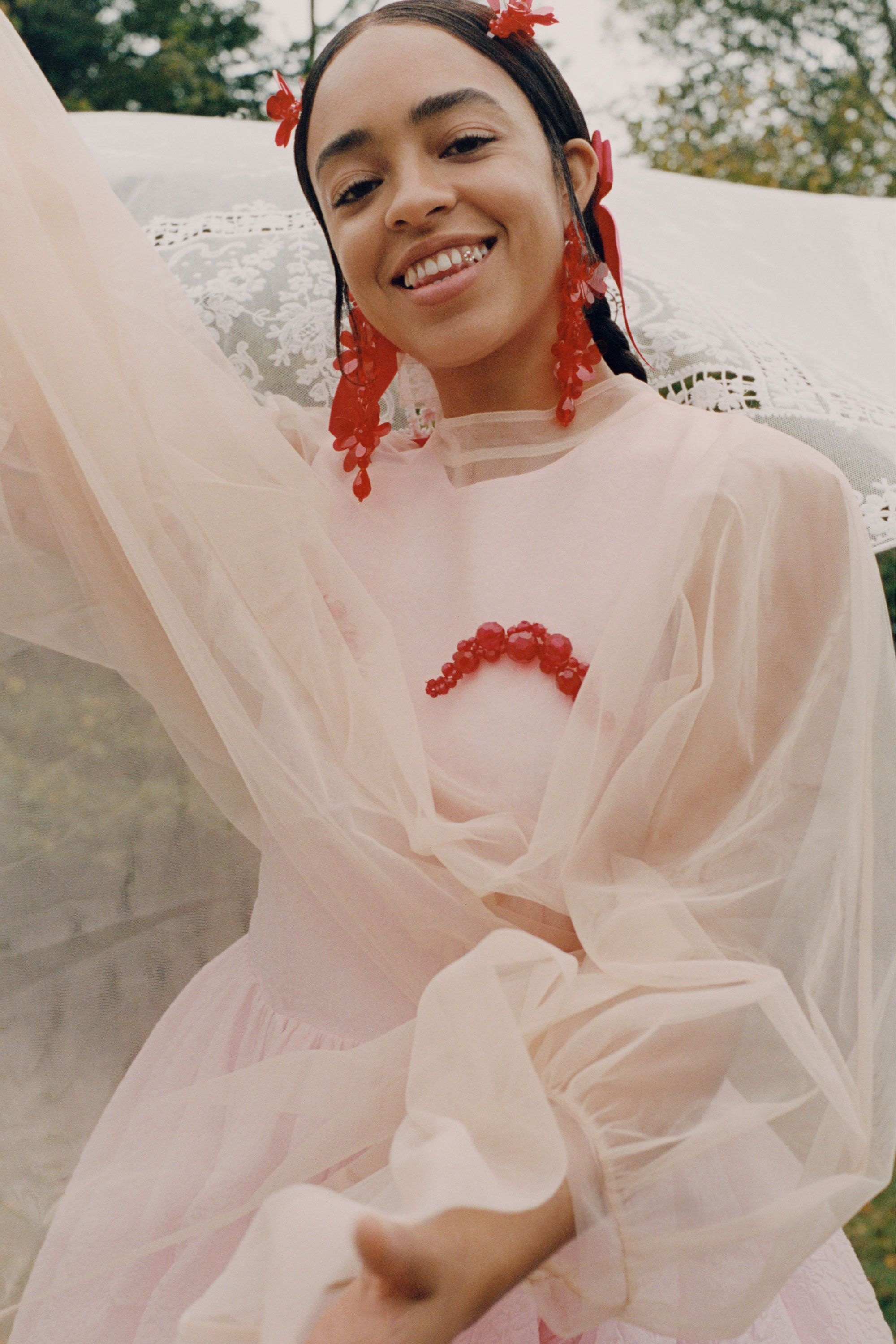 Simone Rocha: Her first fashion installation was in the window of Dover Street Market in London. 2000x3000 HD Background.