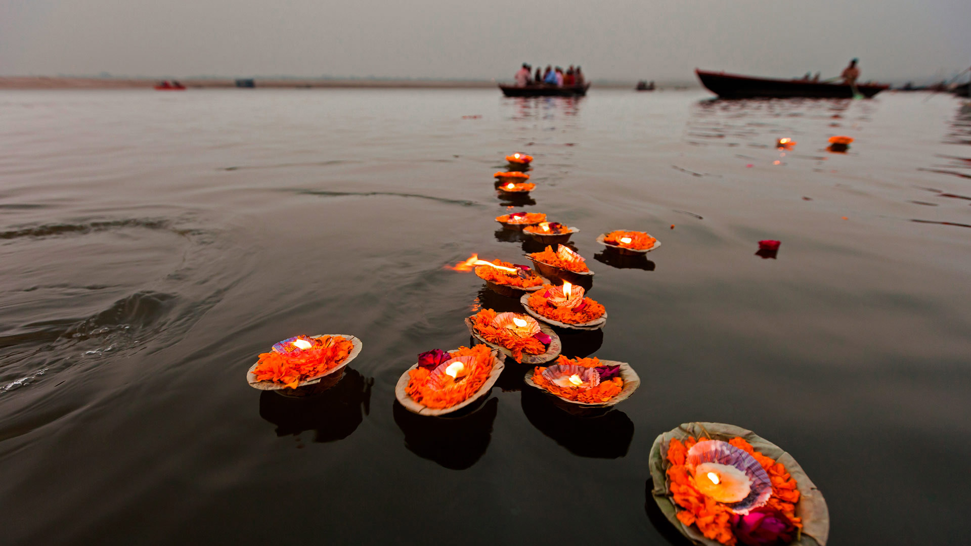 The Ganges, Floating candles, India, Bing gallery, 1920x1080 Full HD Desktop