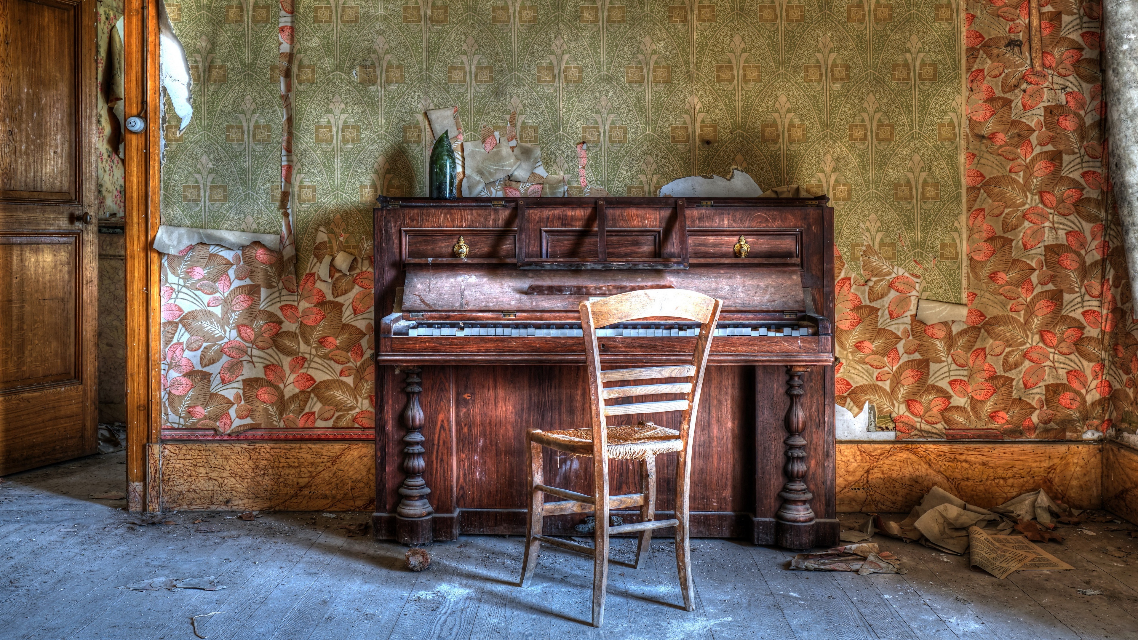 Fortepiano: Vintage Instrument, Upright Piano, Carved Wooden Ornaments. 3840x2160 4K Wallpaper.