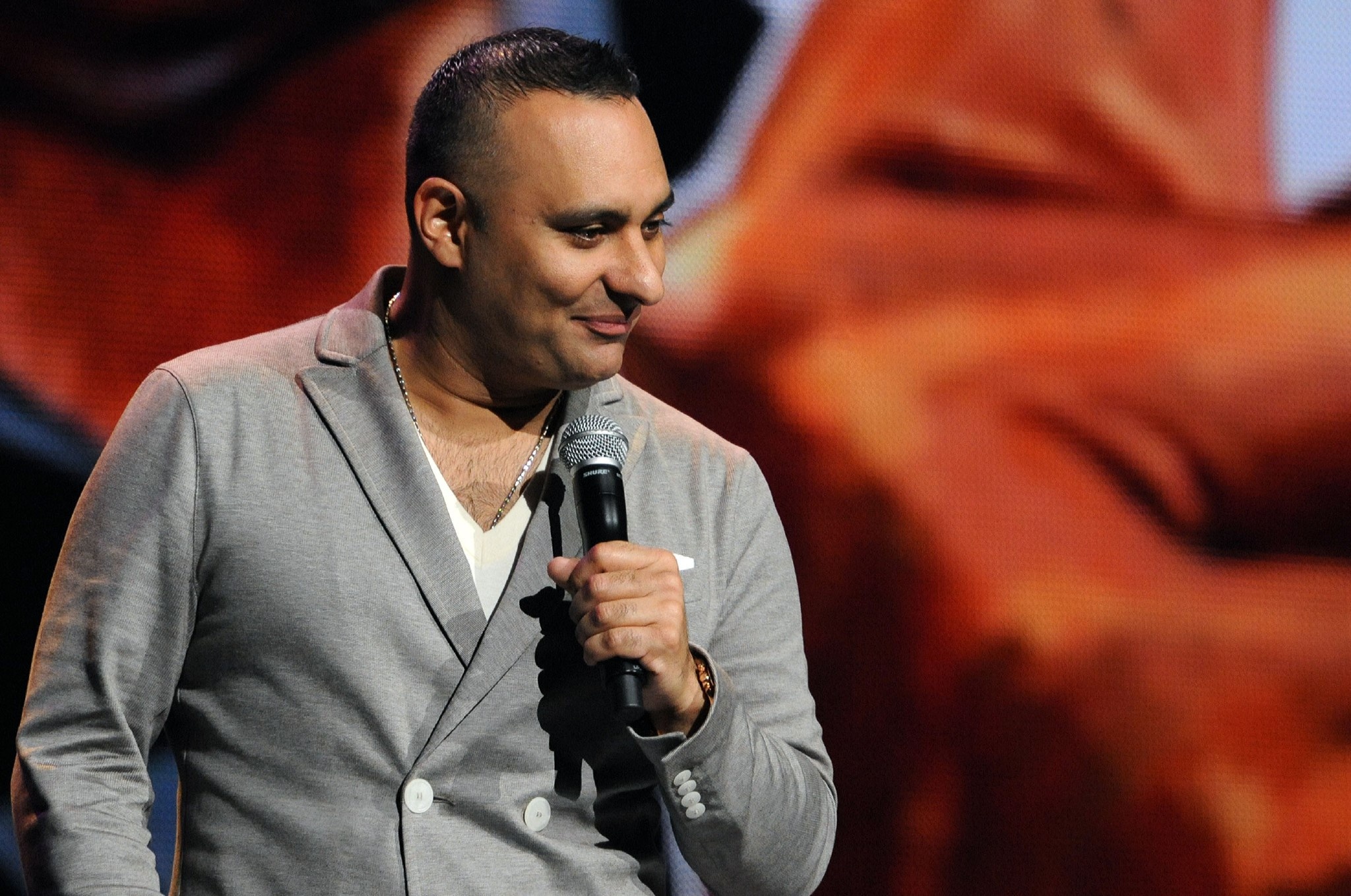 Russell Peters, Hilarious Manila show, Deported World Tour, Unforgettable laughter, 2050x1360 HD Desktop