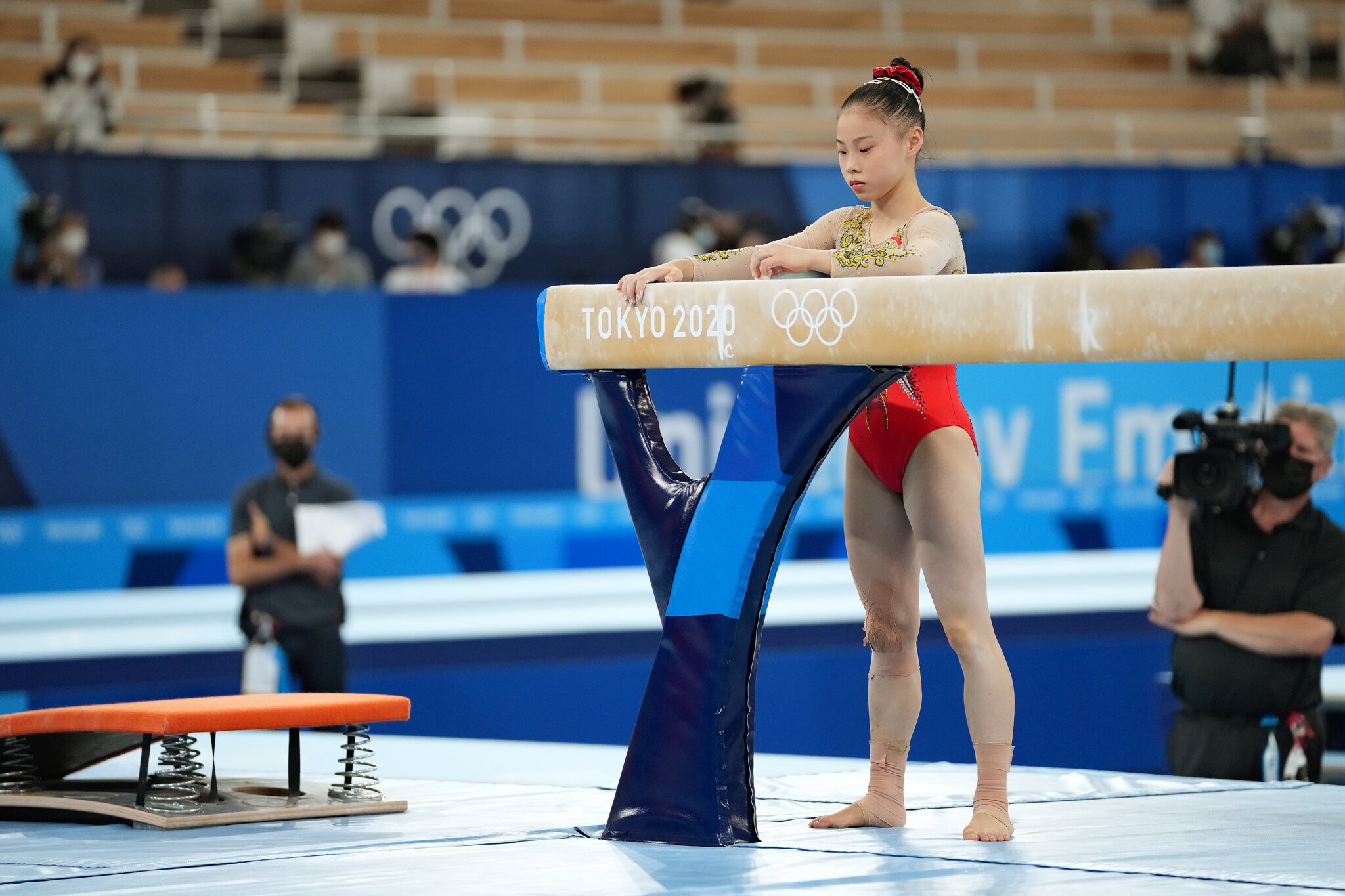 Balance Beam: Guan Chenchen, The 2020 Olympic champion and the 2020 Chinese national champion. 2050x1370 HD Wallpaper.