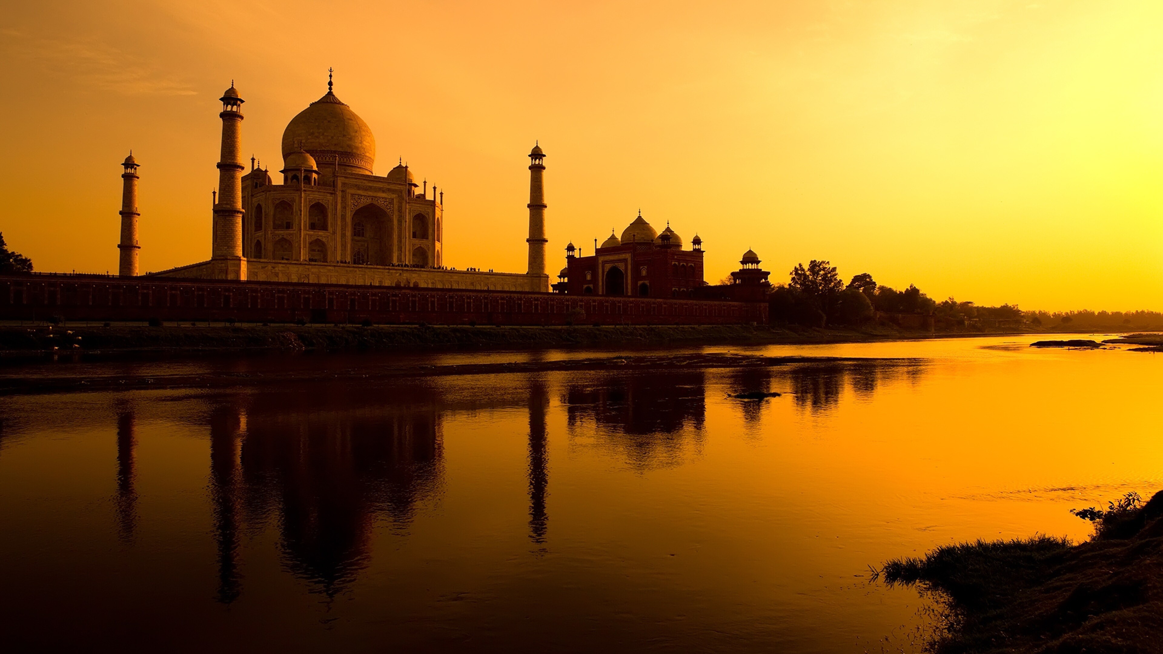 India: Taj Mahal, Regarded by many as the best example of Mughal architecture and a symbol of India's rich history. 3840x2160 4K Background.