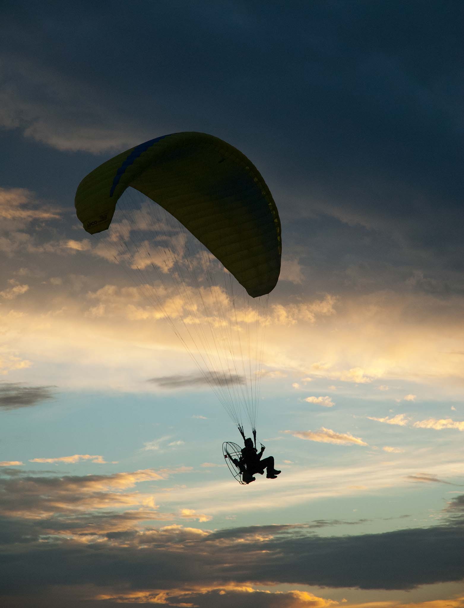 Nacho Guani aerials, Skydiving in Uruguay, Film and digital times, 1570x2050 HD Phone