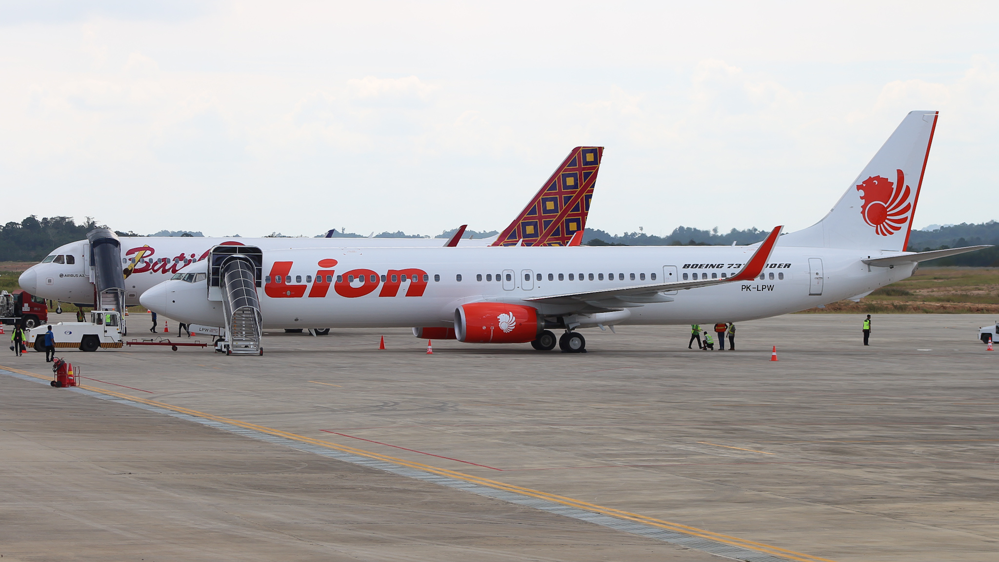 Lion Air price, Ticket discounts, Flight bookings, Airline group, 2050x1160 HD Desktop