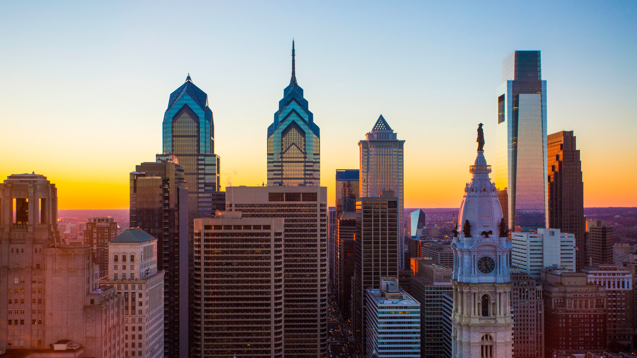 Philadelphia Skyline, Historic treasures, East Coast charm, Ben Franklin City, 2200x1240 HD Desktop