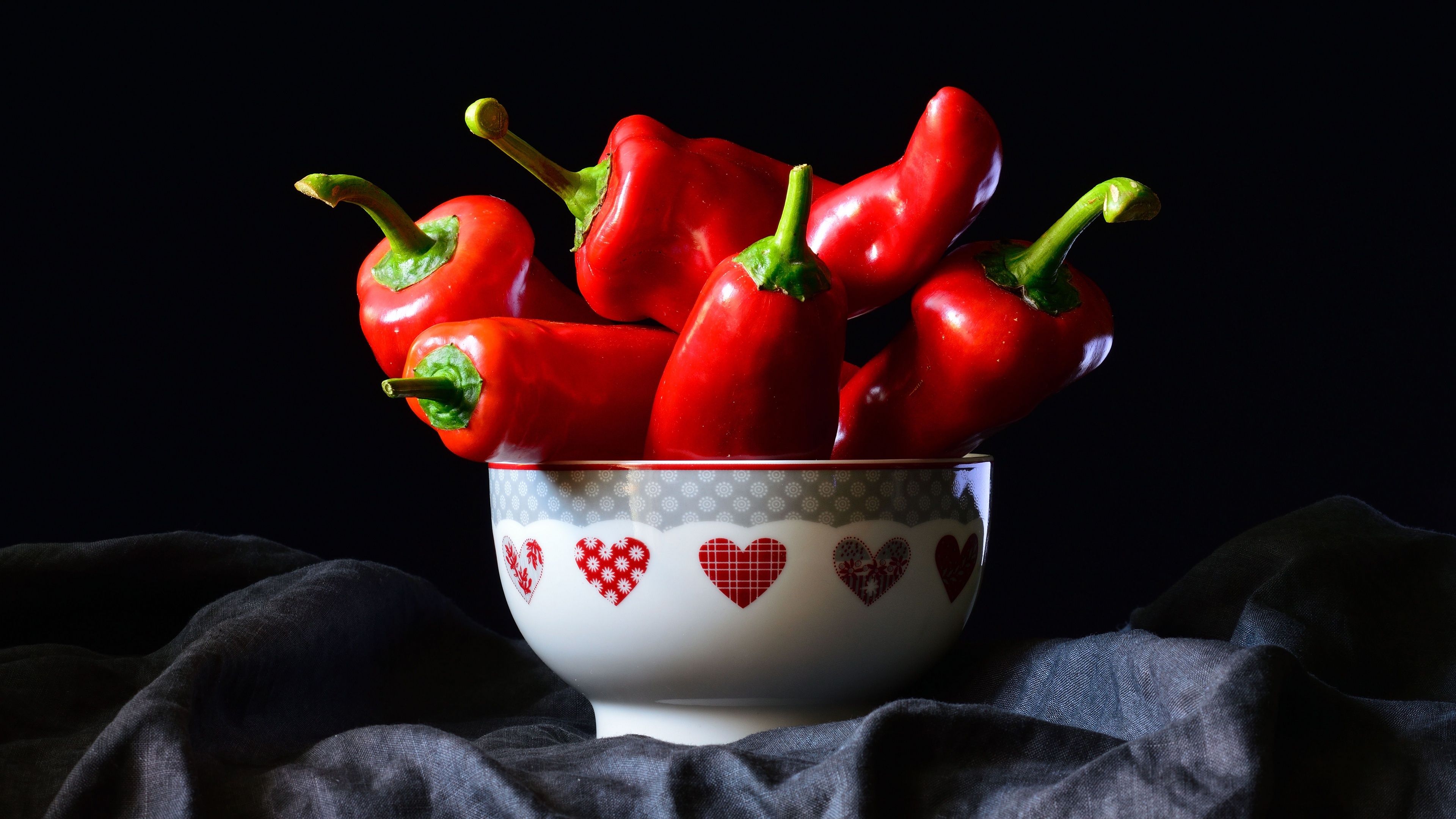 Pepper spice delight, Ultra HD wallpaper, Warm and inviting, Aroma sensation, 3840x2160 4K Desktop