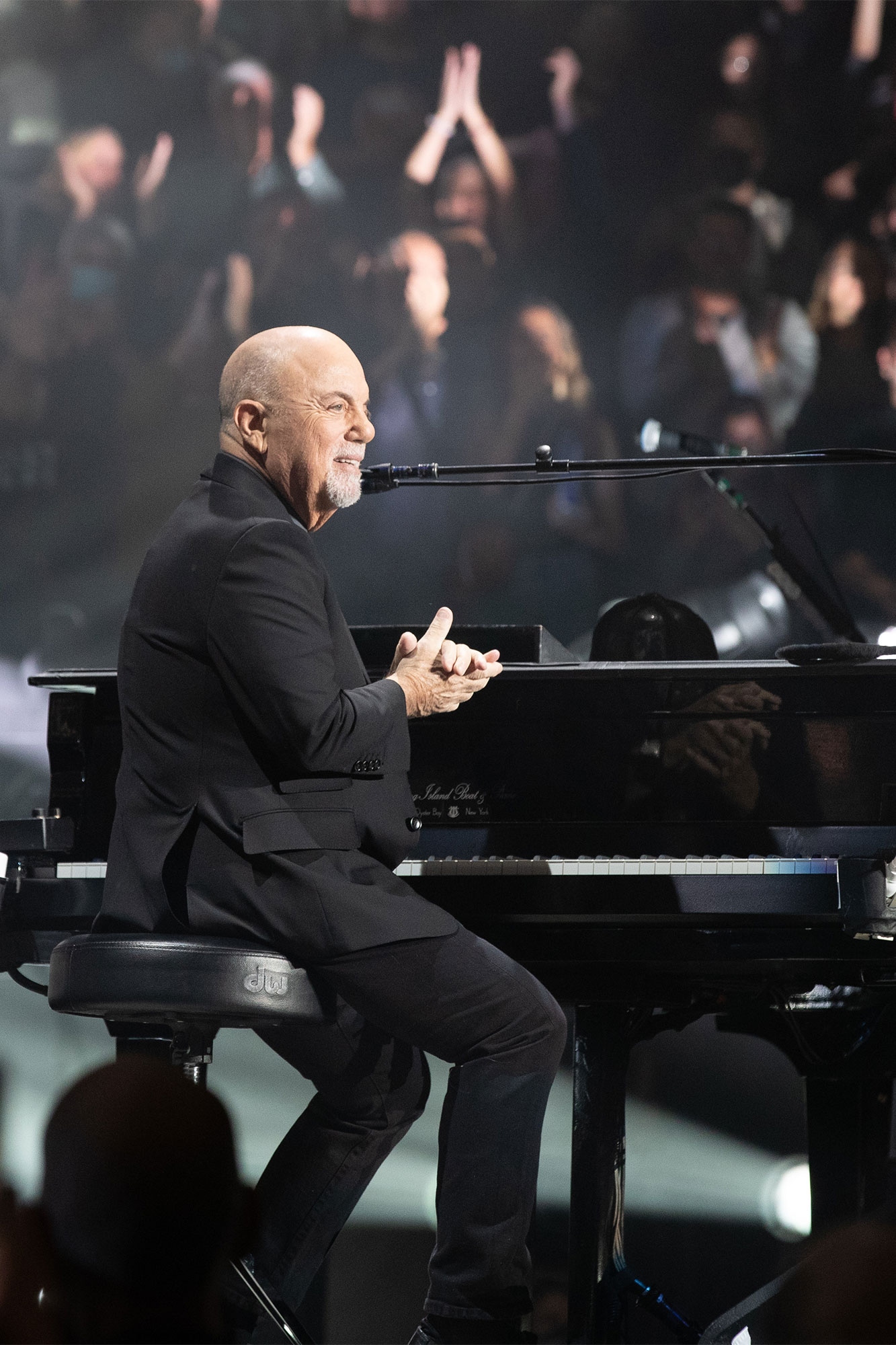 Billy Joel, Madison Square Garden, Piano Man returns, NYC's music scene, 1340x2000 HD Handy