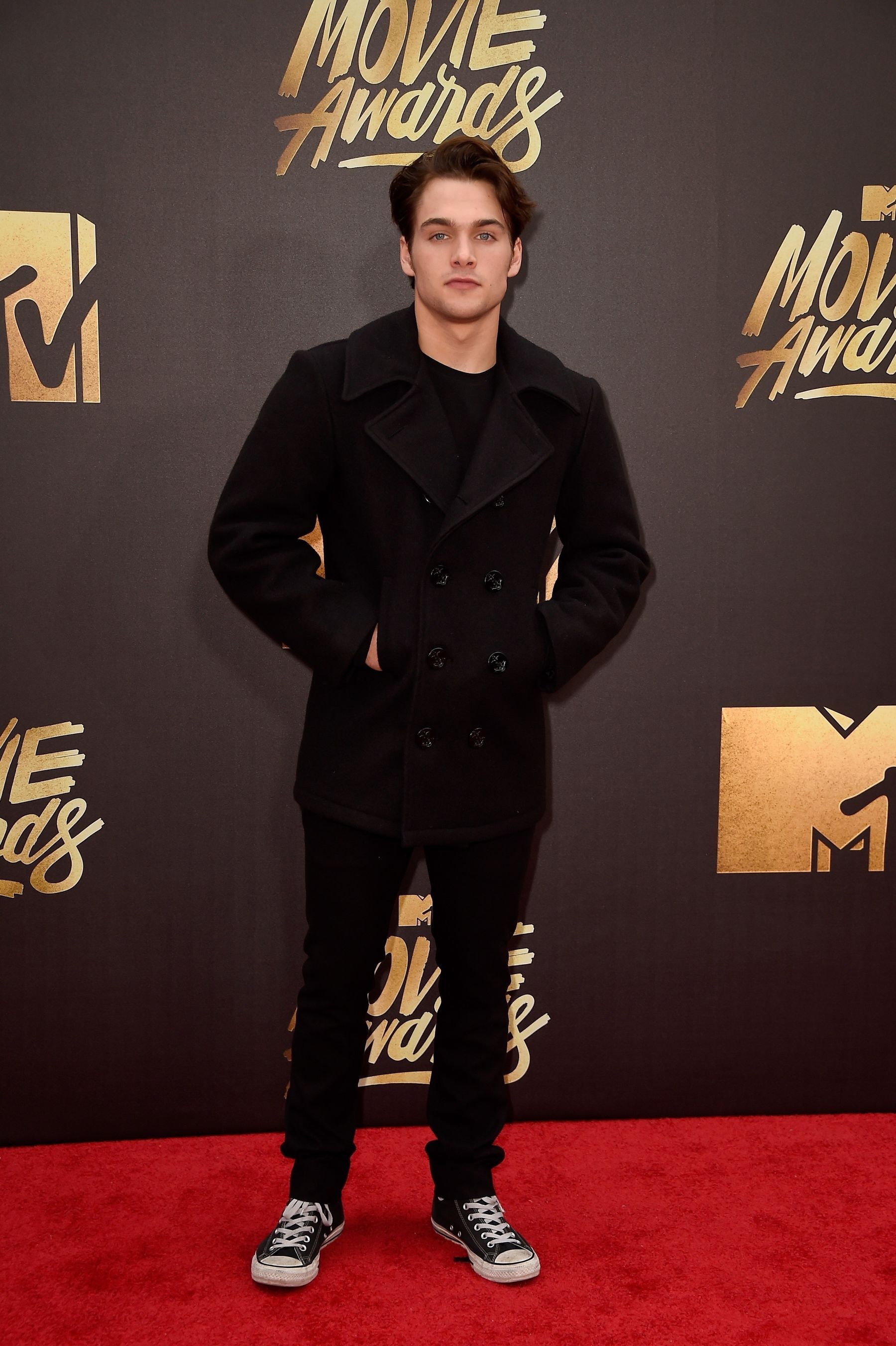 Team players mtv, stars represented movie, awards red carpet, movie awards dylan, 1800x2710 HD Phone