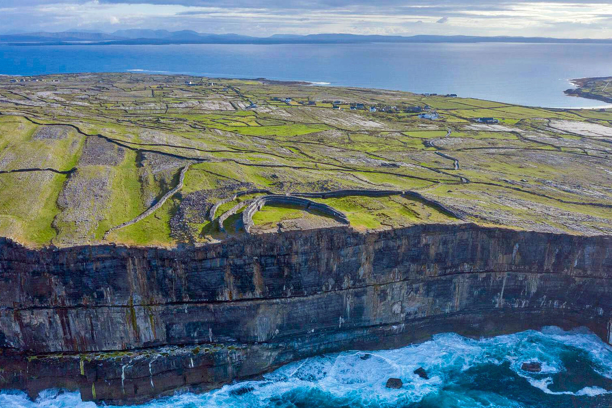Visit Rainn Inis Mr, Discover Ireland, Island exploration, 2400x1600 HD Desktop