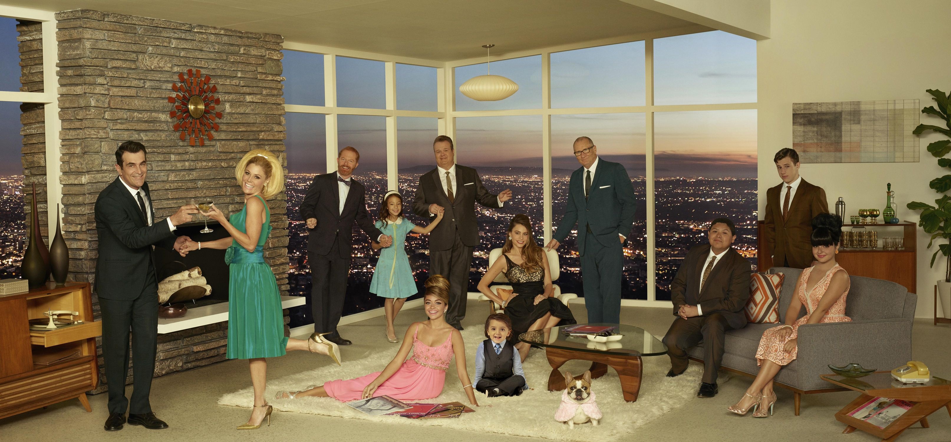 Modern Family, TV ratings, Wednesday night favorite, Comedy gold, 3230x1500 Dual Screen Desktop