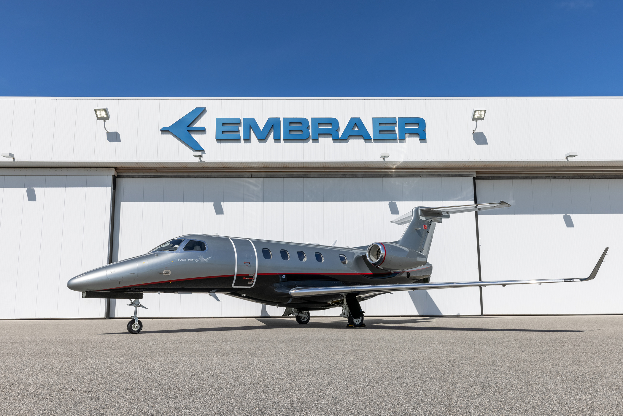 Embraer airplane, 1500th business jet delivered, 2100x1410 HD Desktop