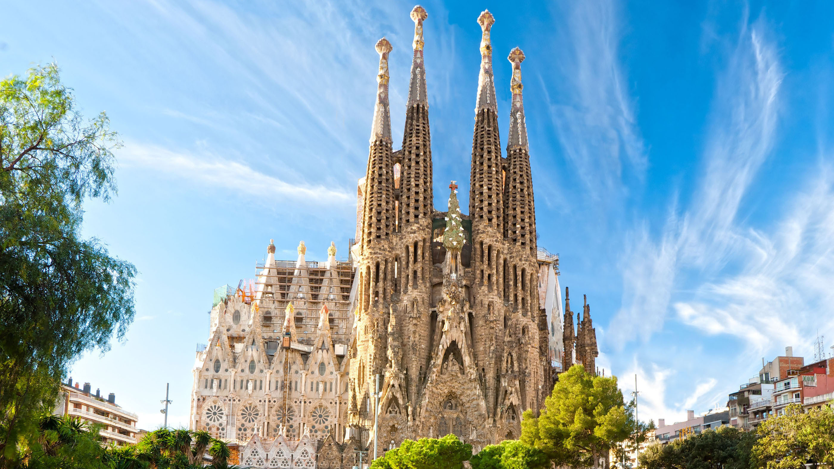 Barcelona wanderlust, Architectural marvel, Eternal beauty, Vibrant city life, 2800x1580 HD Desktop