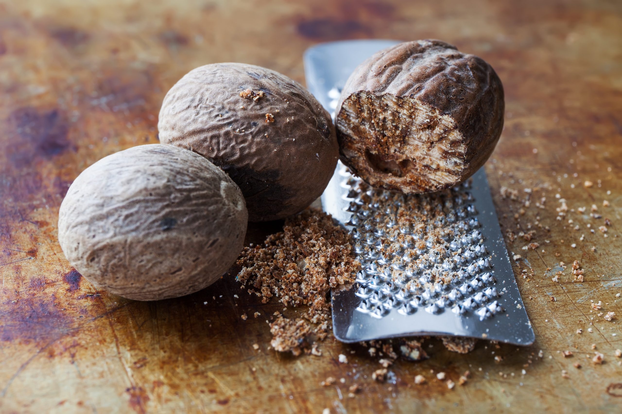 Nutmeg buying guide, Expert recommendations, Spice shopping made easy, Spice selection tips, 2560x1710 HD Desktop