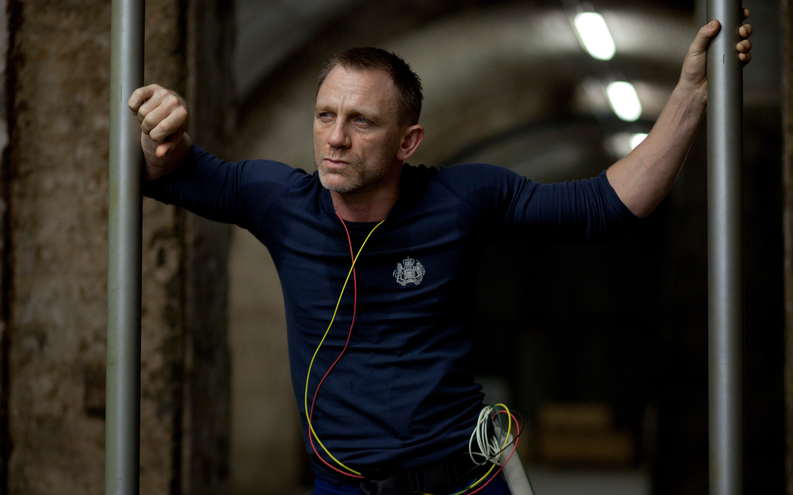 Daniel Craig: 2019 movie, Knives Out, Detective Benoit Blanc. 3200x2000 HD Background.