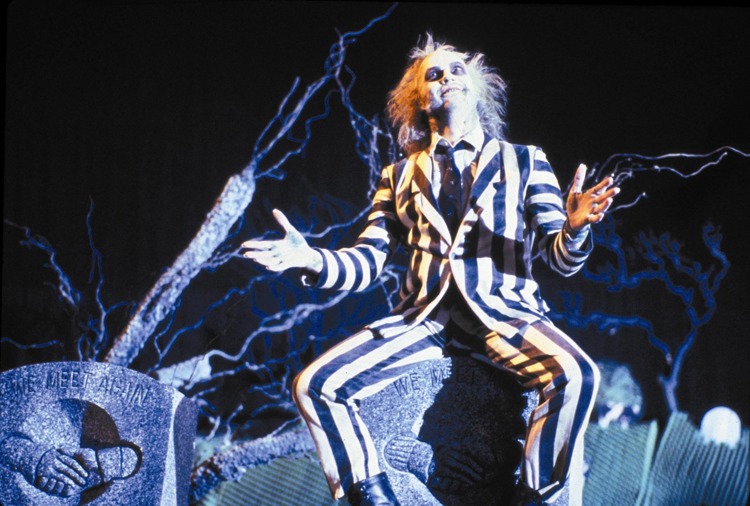 Beetlejuice (Movie): Michael Keaton as the titular character, Actor. 2560x1730 HD Wallpaper.
