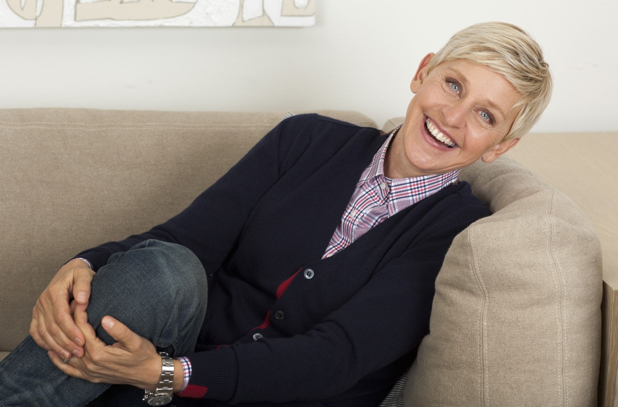 Ellen DeGeneres: The host of a successful daytime talk show. 2000x1320 HD Background.