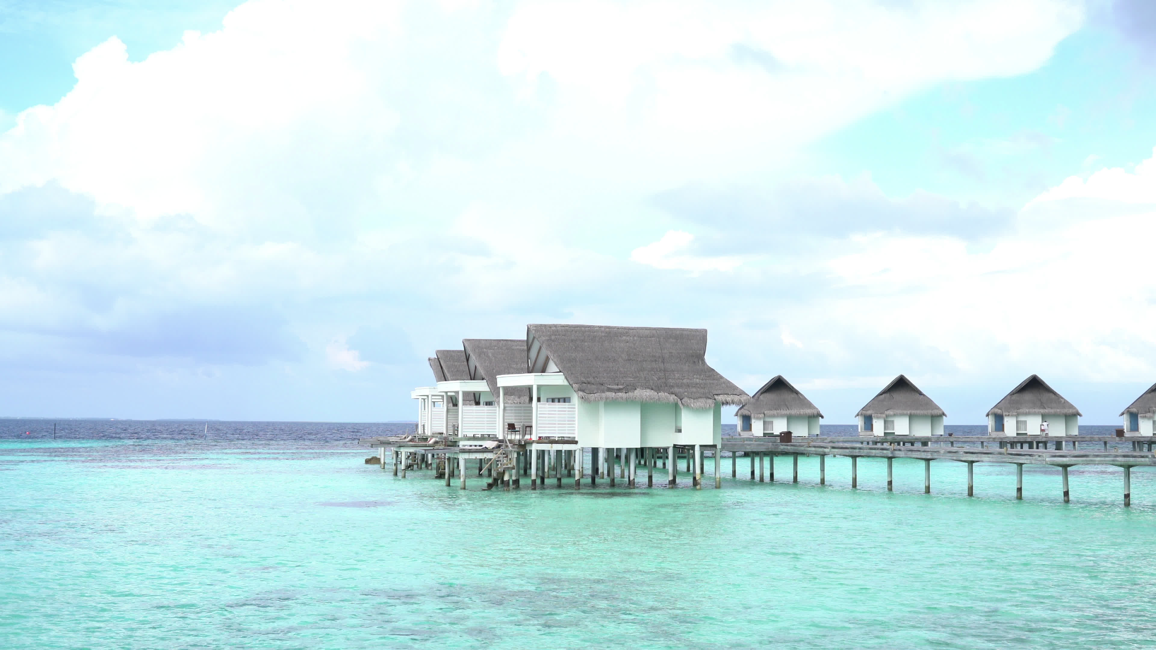 Bungalow: Tropical beach and ocean coast in Maldives, Amazing place for vacation. 3840x2160 4K Wallpaper.