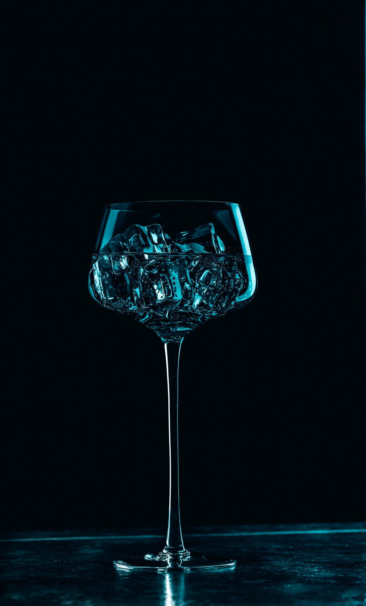 Glass: Commercial material that is usually made of sand, limestone and sodium carbonate, Wine. 1280x2120 HD Wallpaper.