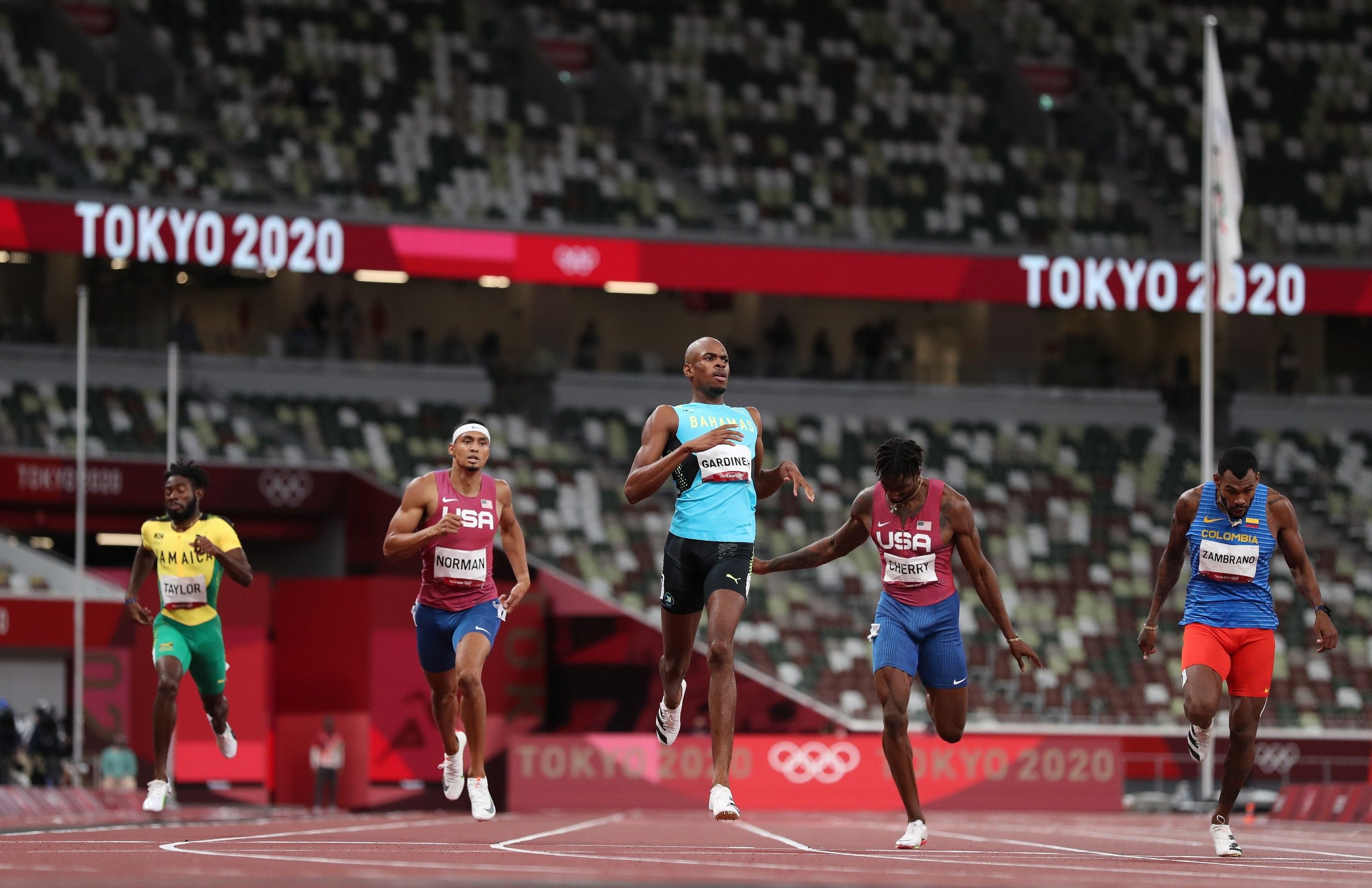 Anthony Jose Zambrano, Gold medal, Olympic 400m, World Athletics, 2800x1820 HD Desktop