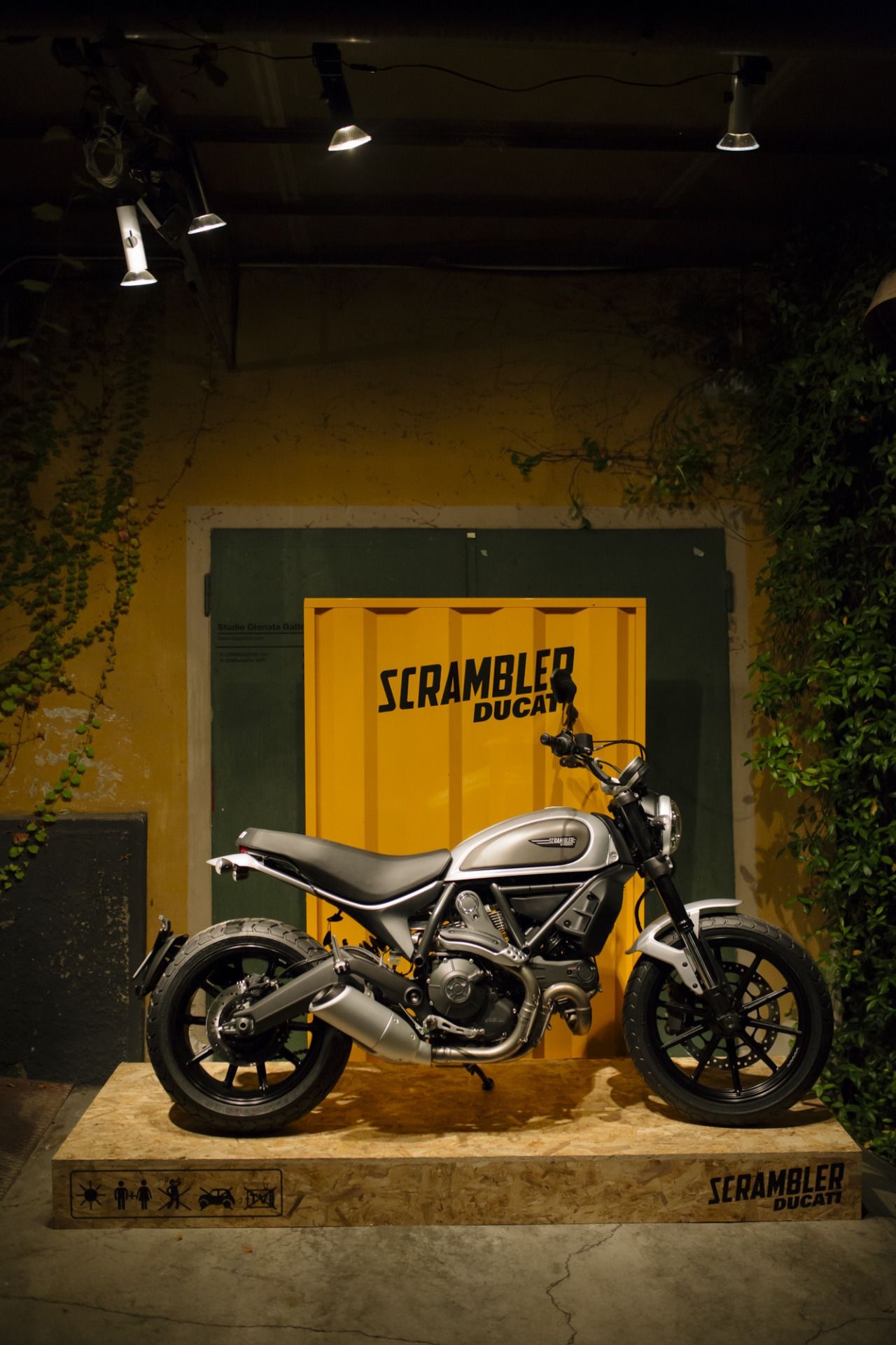 Ducati Scrambler Icon, Scrambler series, Photo gallery, Custom modifications, 1280x1920 HD Phone
