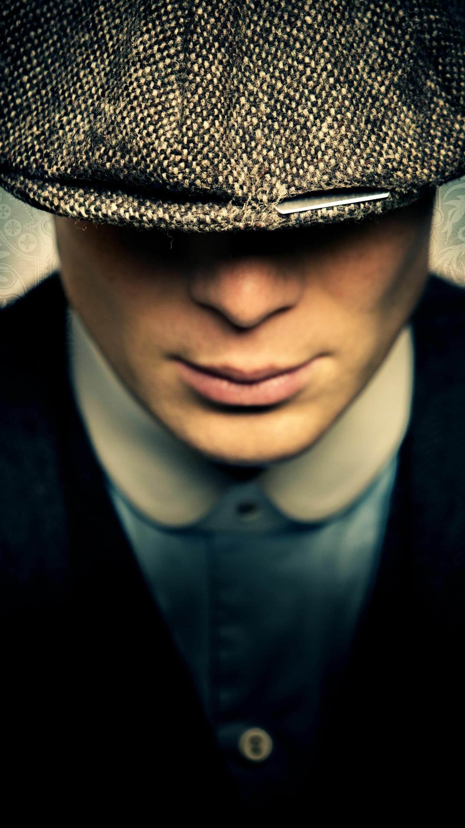 Peaky Blinders: Shelby is a veteran of the First World War and suffers from post-traumatic stress disorder as a result of his experiences during the war. 1540x2740 HD Wallpaper.