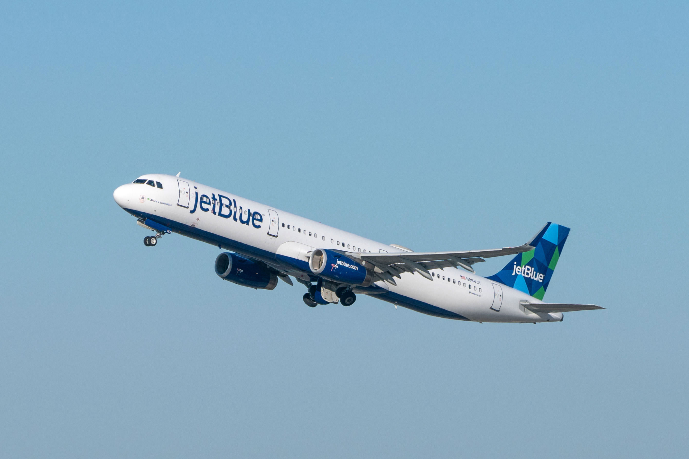 JetBlue Airways, JetBlue first NY London flight, On-board experience, CNN travel, 2830x1890 HD Desktop