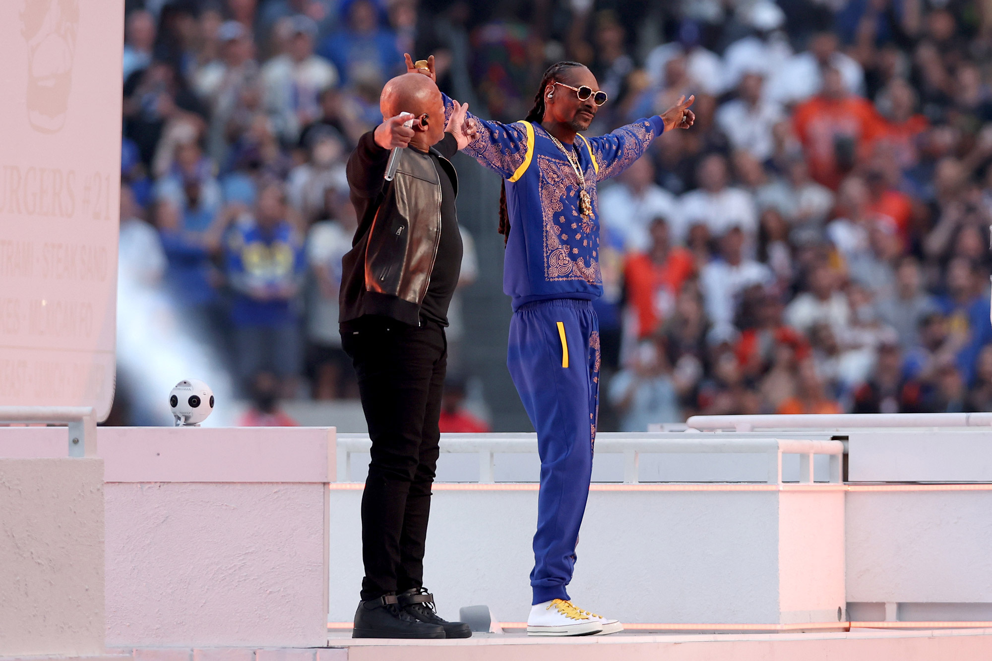 Super Bowl LVI Halftime Show: Entertainment, Competition event, Snoop Dogg, Dr. Dre. 2000x1340 HD Background.