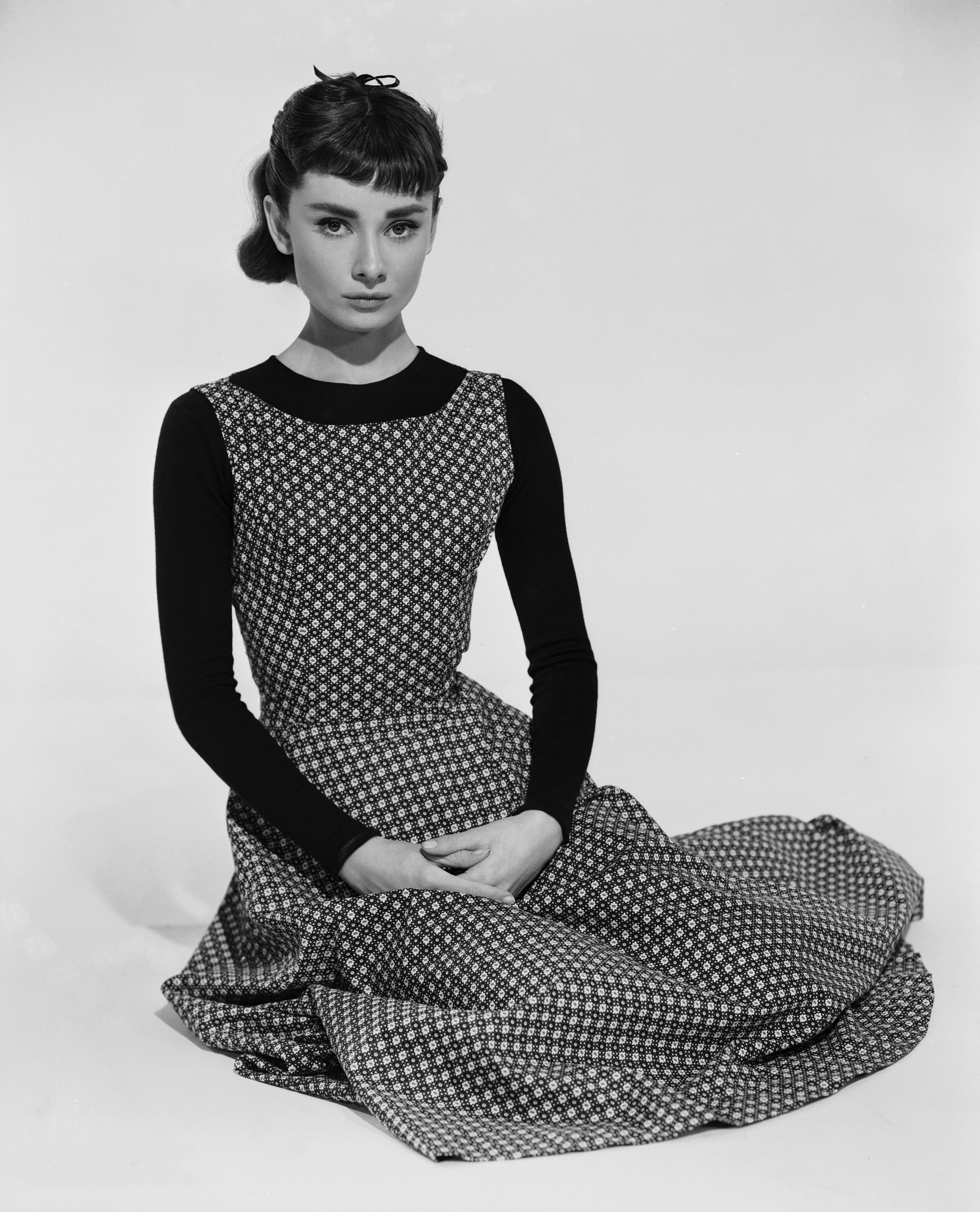 Style inspiration from Sabrina, Iconic fashion moments, Audrey Hepburn's chic looks, Timeless elegance, 2110x2600 HD Handy