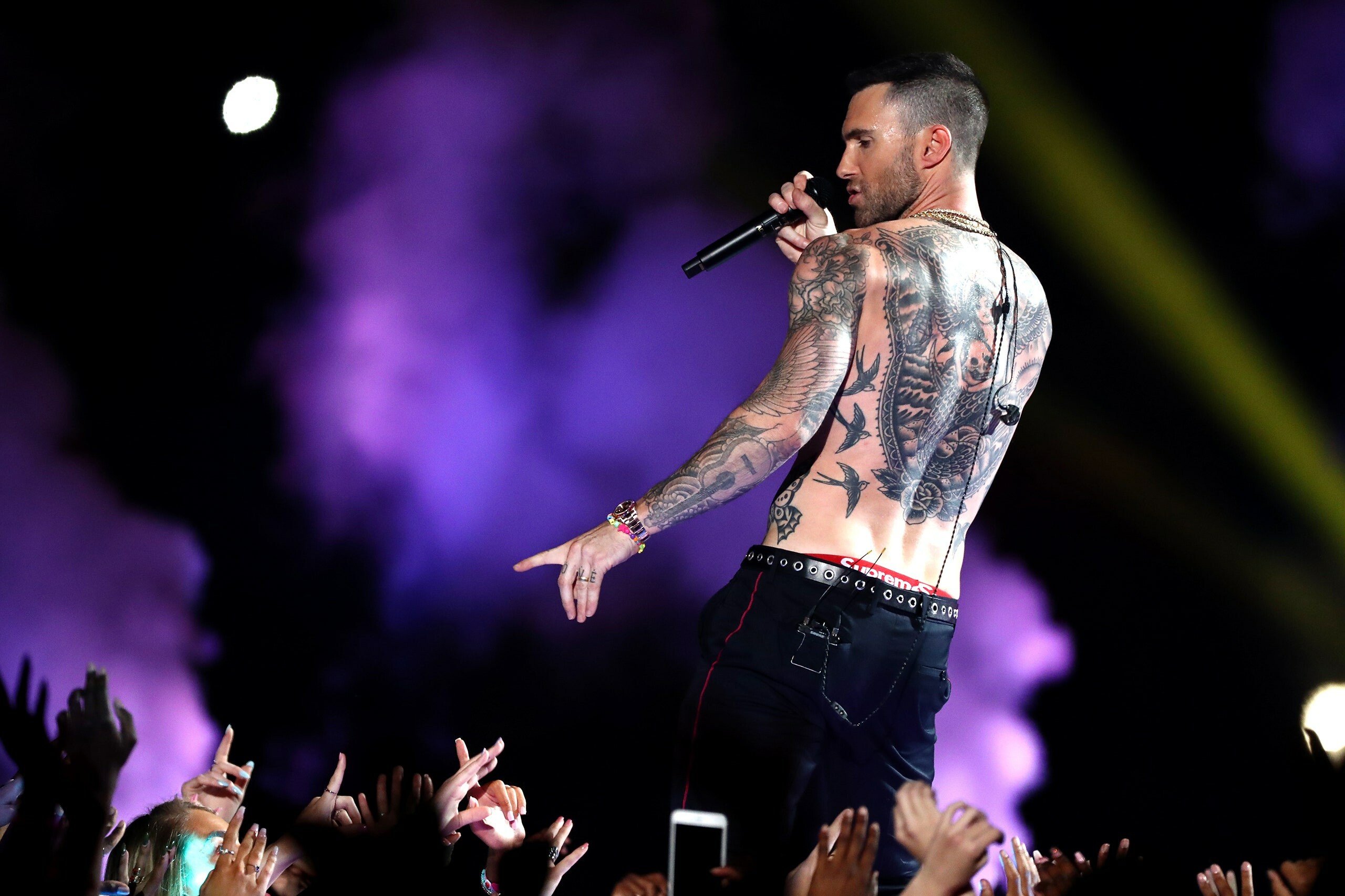 Maroon 5 at the Super Bowl, Artless spectacle, The New Yorker article, Music performance, 2560x1710 HD Desktop