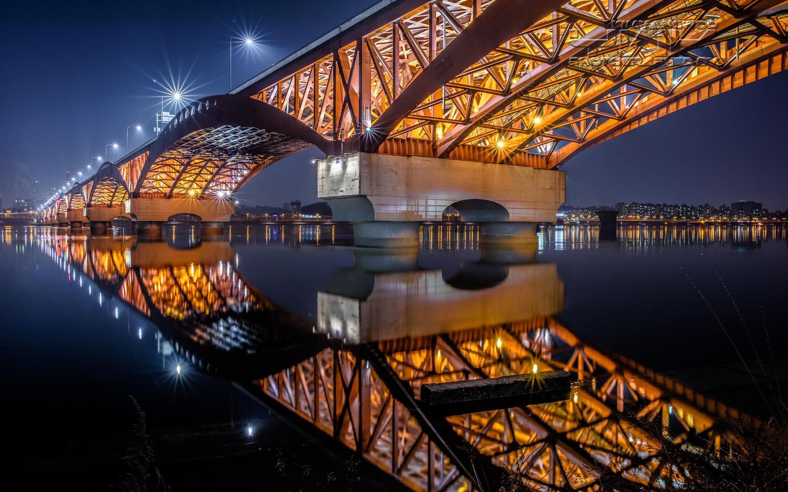 Korea: Seongsu Bridge on the Han River in Seoul. 2560x1600 HD Wallpaper.