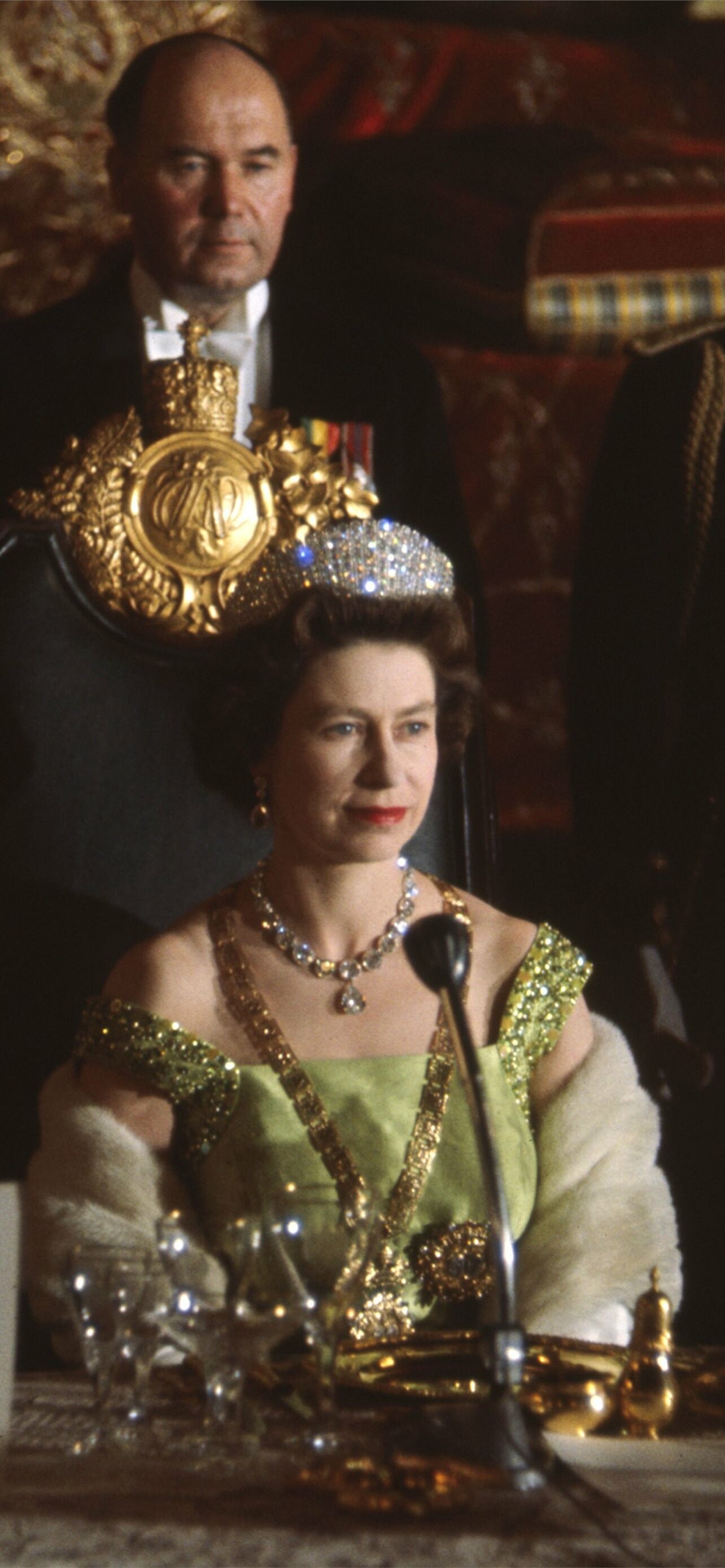 Queen Elizabeth II, iPhone wallpapers, Royal elegance, Majestic queen, 1290x2780 HD Phone